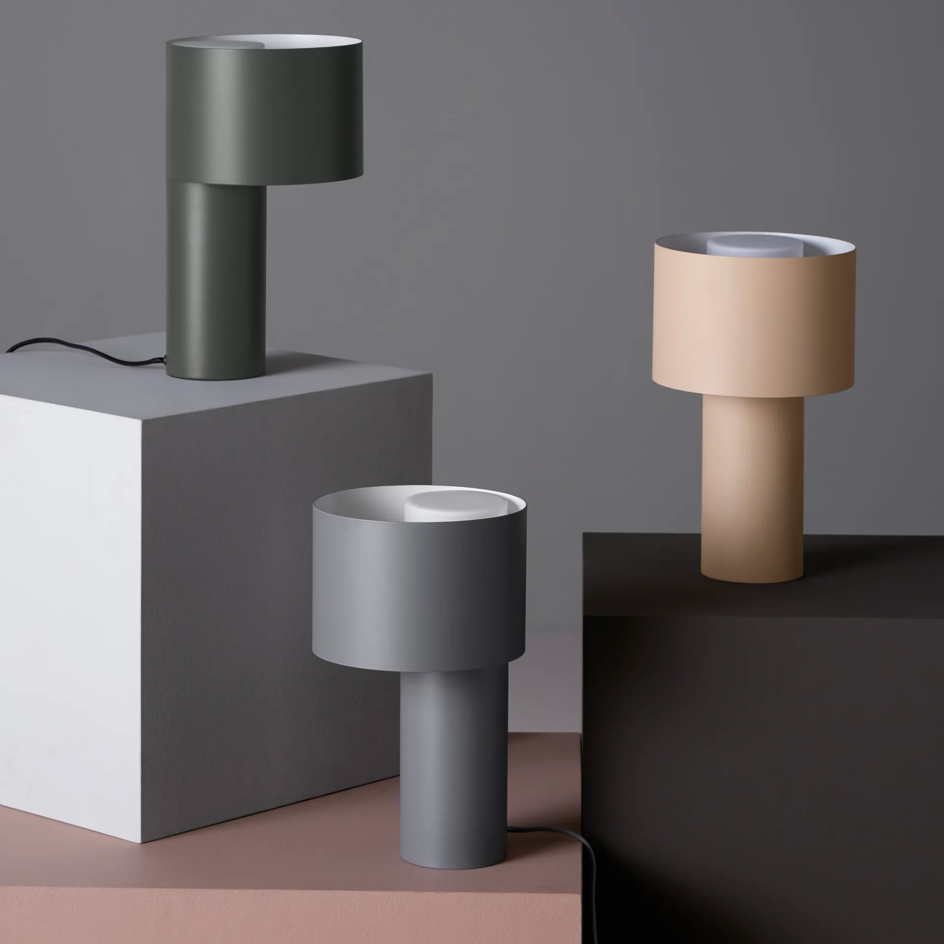 Lámpara de mesa Tangent, verde Woud