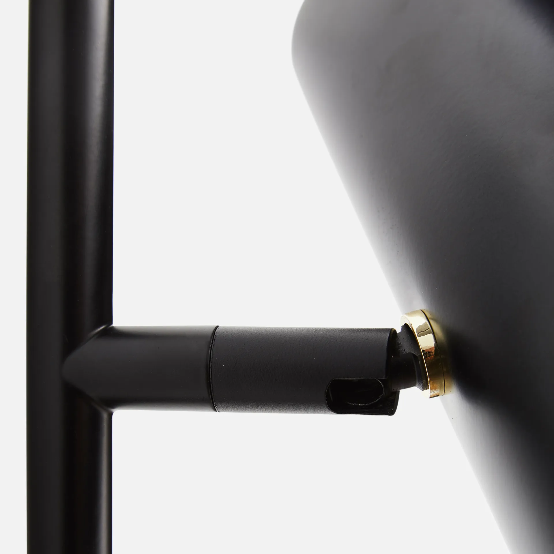 Lámpara de pared Cono, negro Woud