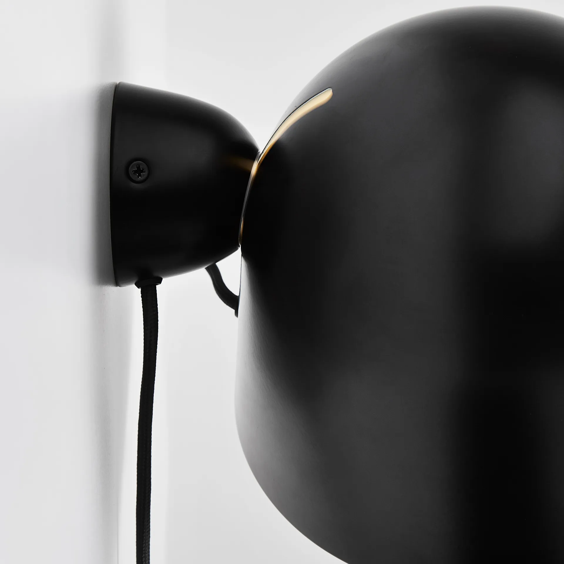 Lámpara de pared Kuppi 2.0, negro Woud