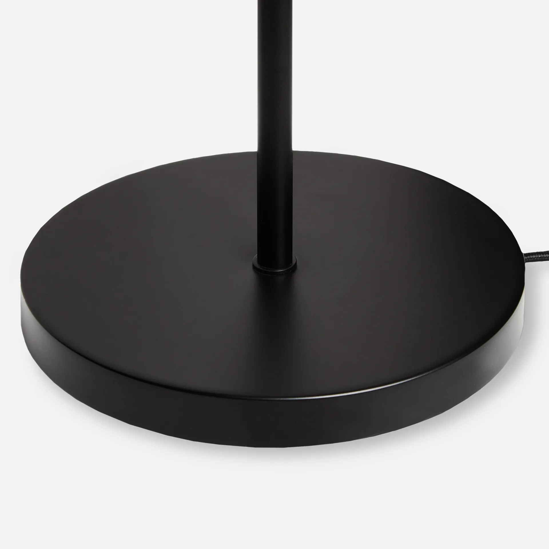 Lámpara de pie Cono, Negro Woud