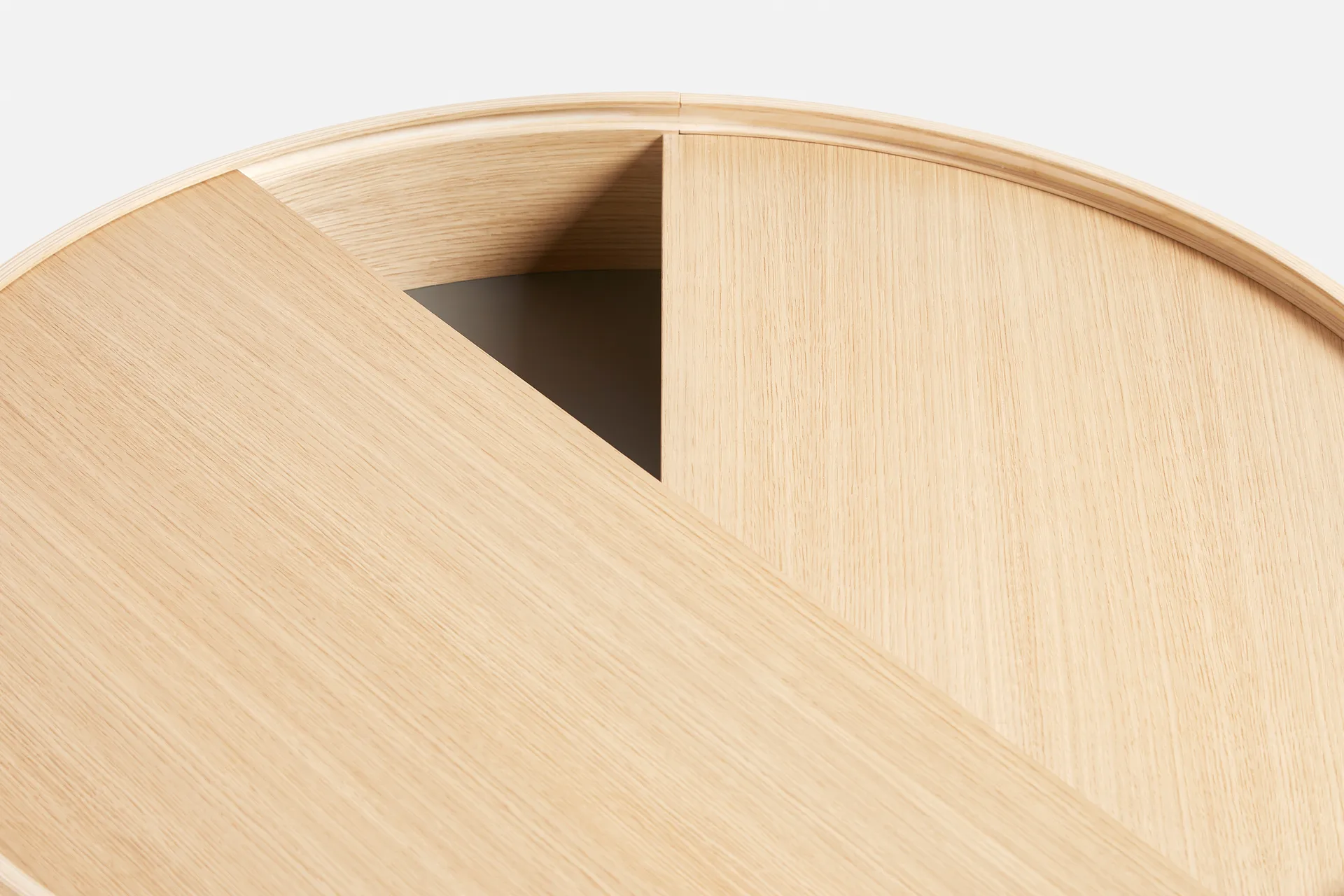 Mesa auxiliar Arc Ø89 cm, Roble pigmentado blanco Woud
