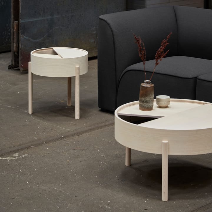 Mesa auxiliar Arc, ceniza pigmentada de blanco Woud