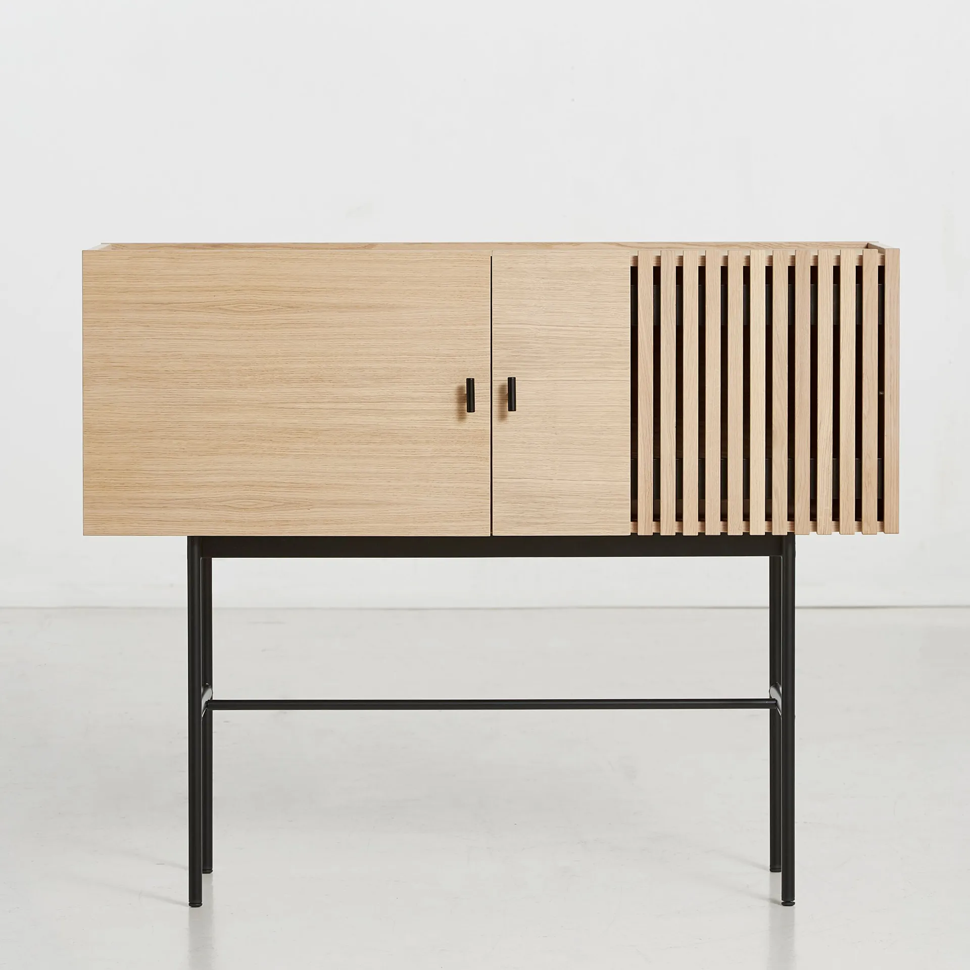 Mesa auxiliar Array, 120 cm, Roble pigmentado blanco Woud