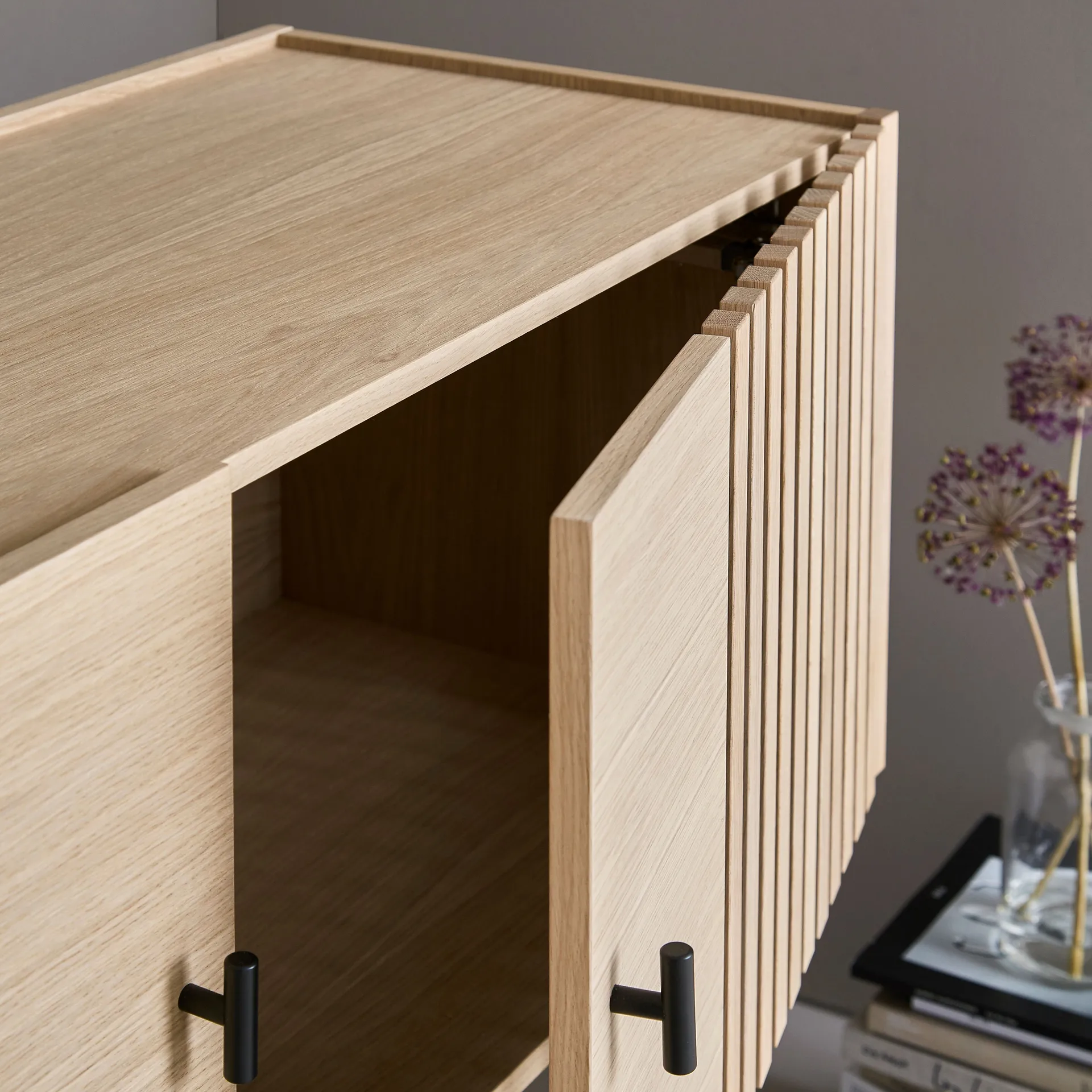 Mesa auxiliar Array, 120 cm, Roble pigmentado blanco Woud