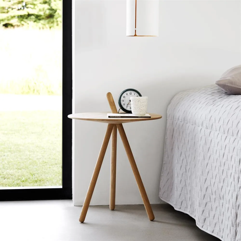 Mesa auxiliar Come Here, roble enjabonado Woud