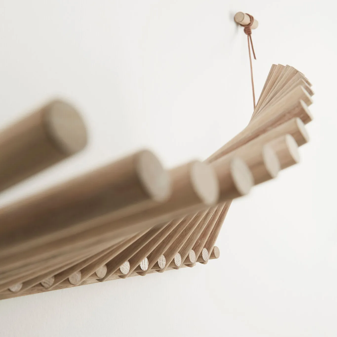 Perchero Knaegt, roble blanco pigmentado Woud