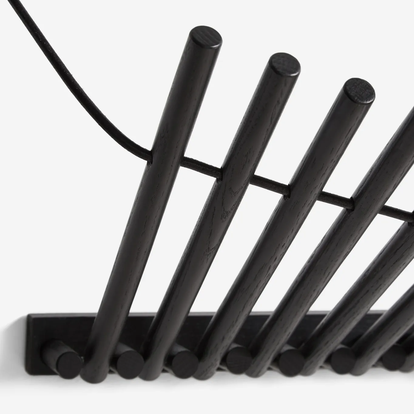 Perchero Knaegt, roble pintado de negro Woud