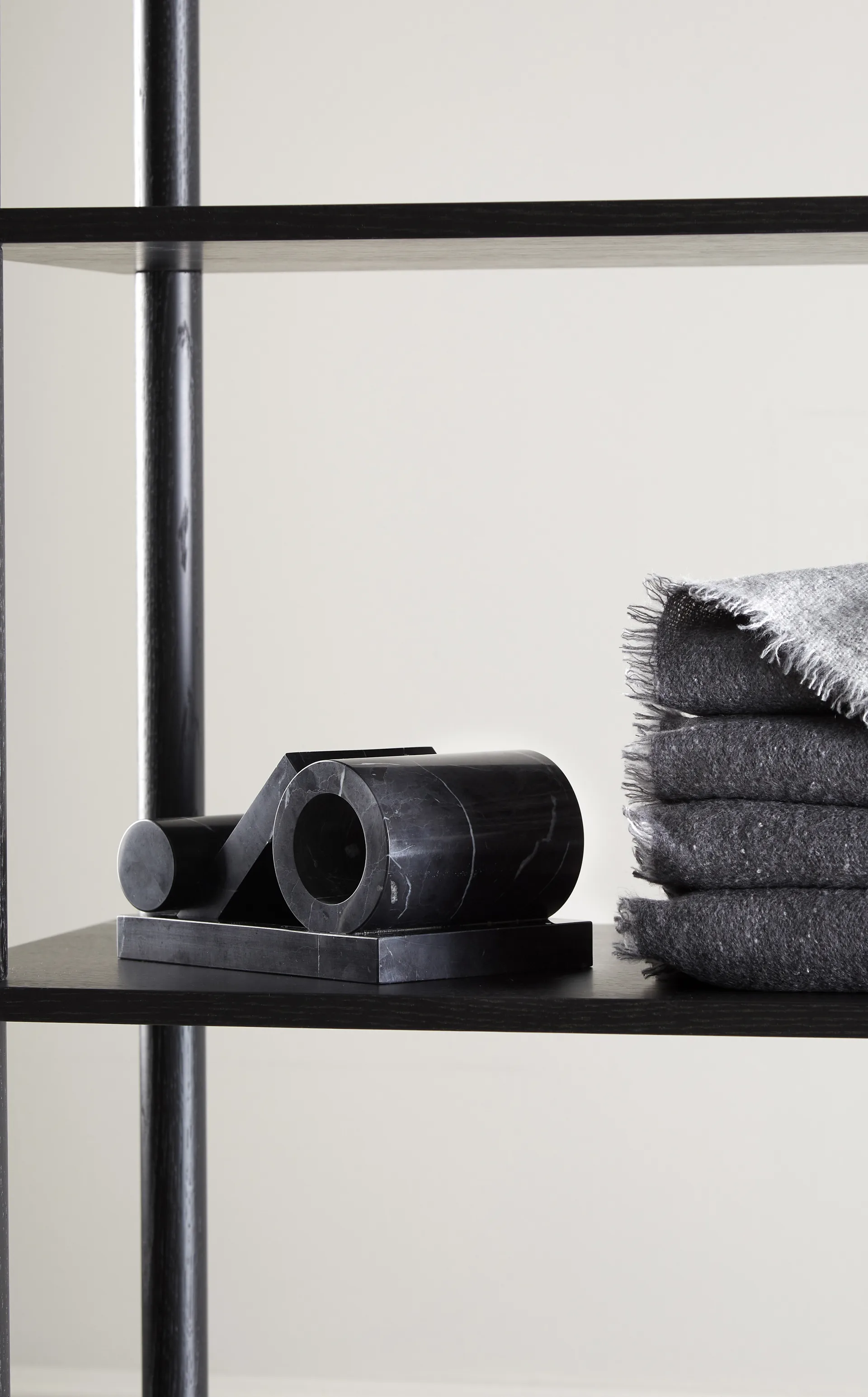 Sujetalibros Booknd mármol, Negro Woud