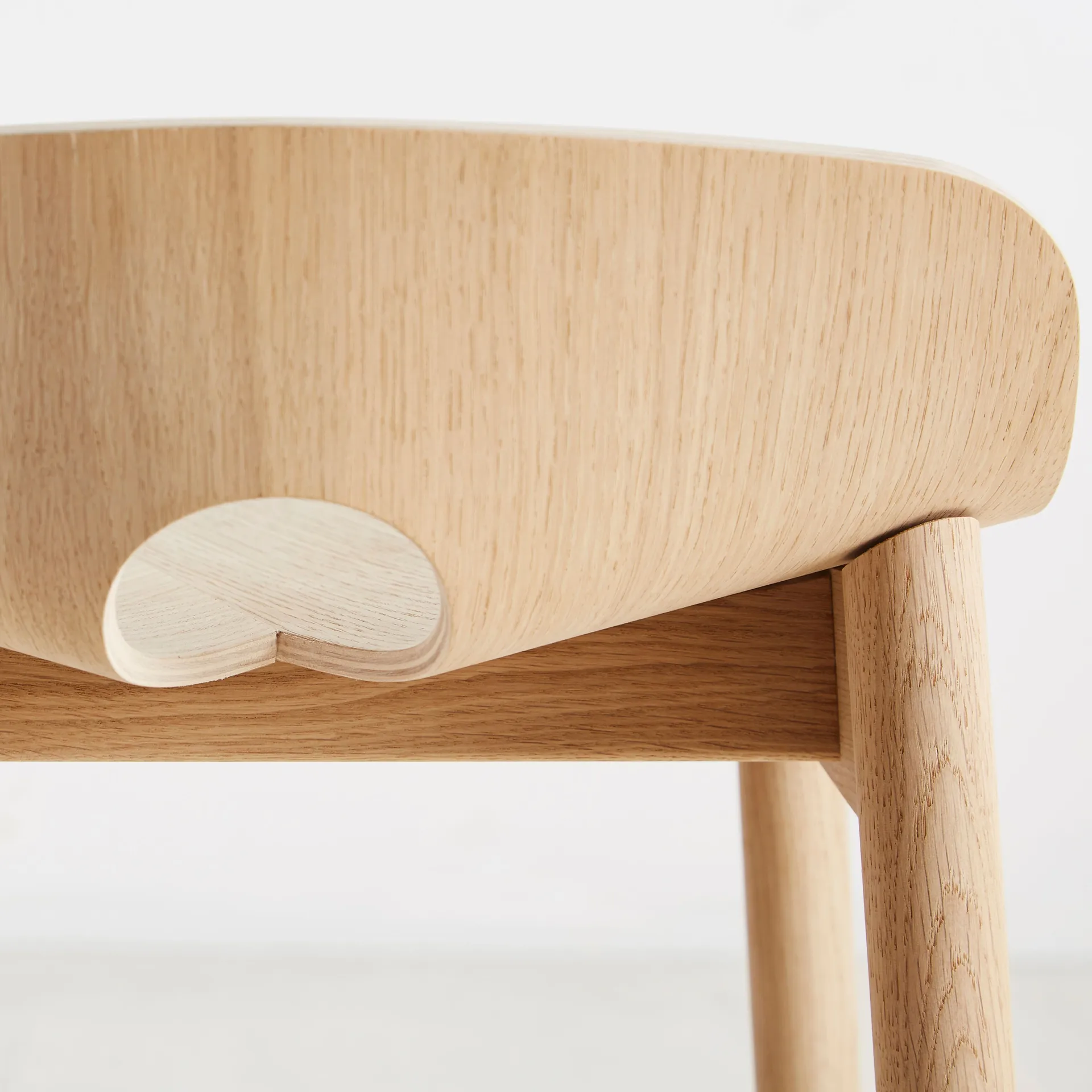 Taburete de bar Mono, Roble pigmentado blanco Woud