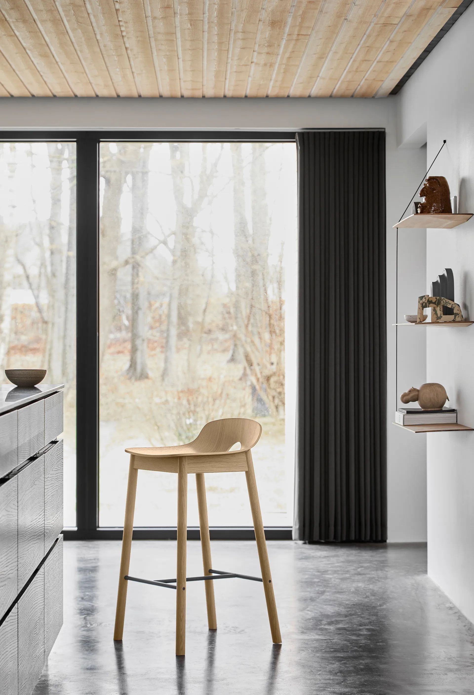 Taburete Mono 65 cm, Roble pigmentado blanco Woud