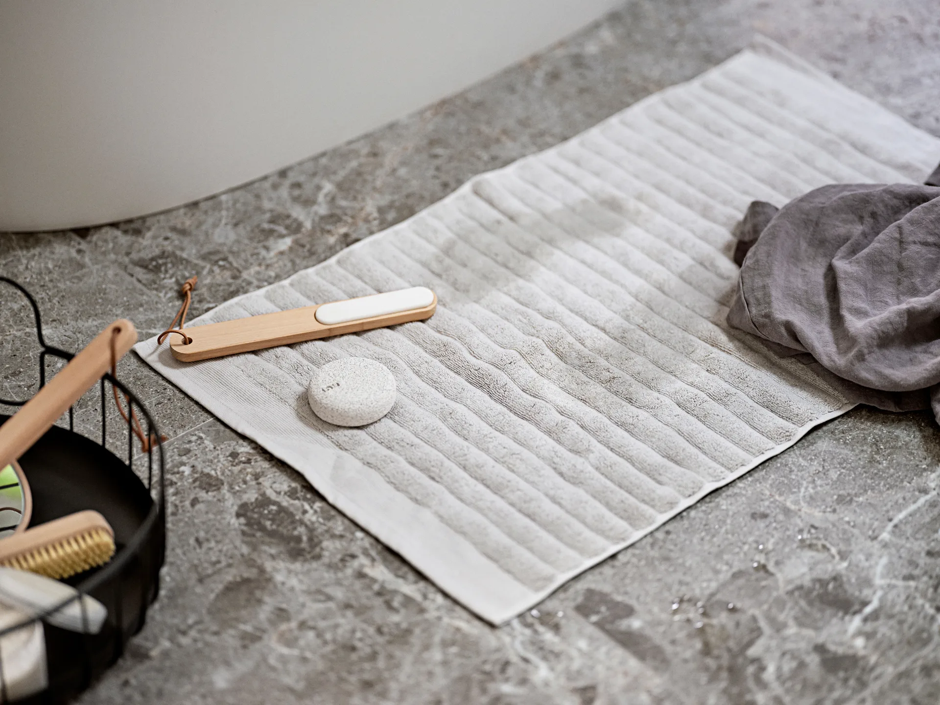 Alfombra de baño Inu 50x80 cm, White Zone Denmark