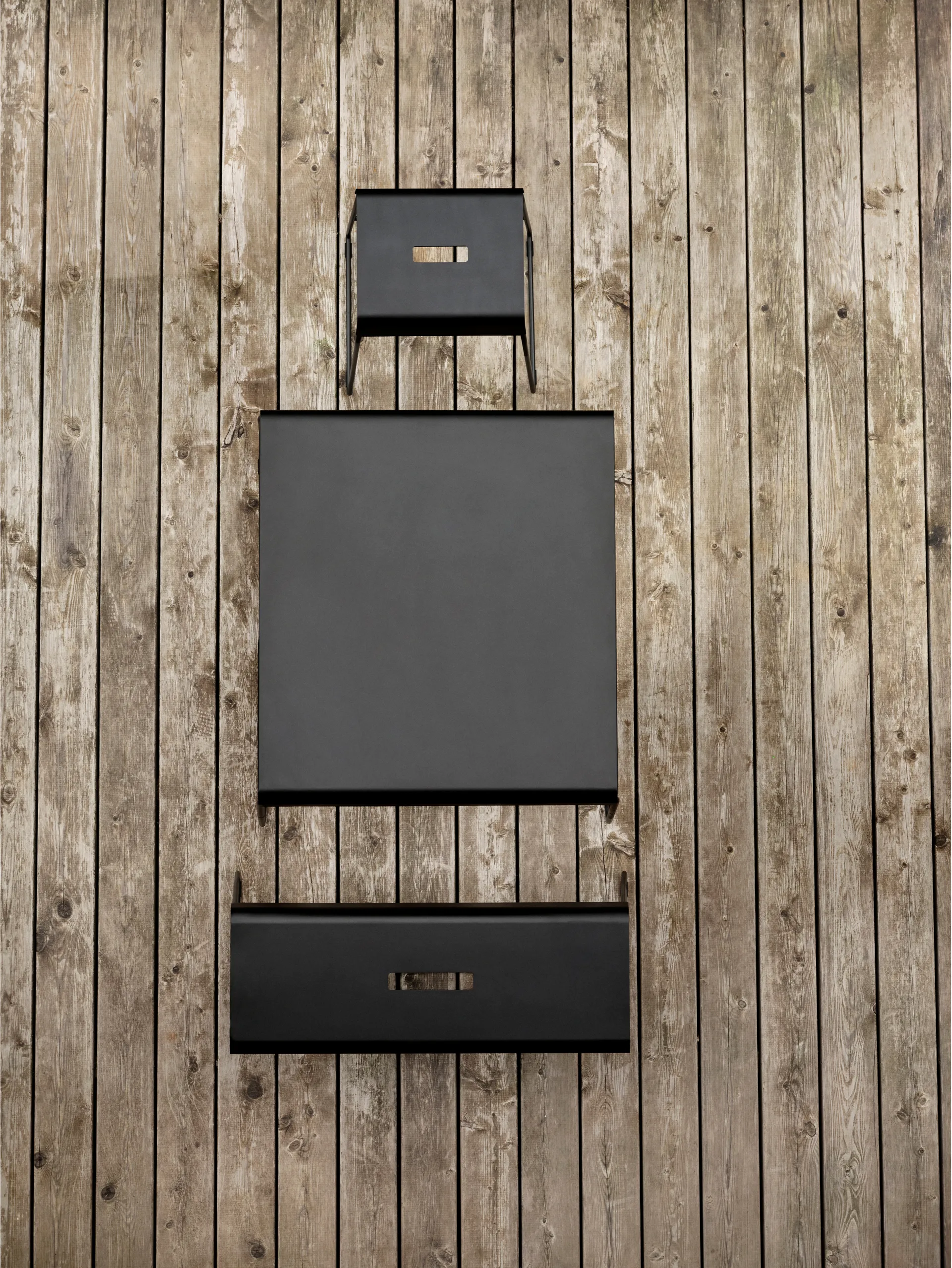 Banco para exteriores A-bench con estante de 45 cm, Black Zone Denmark