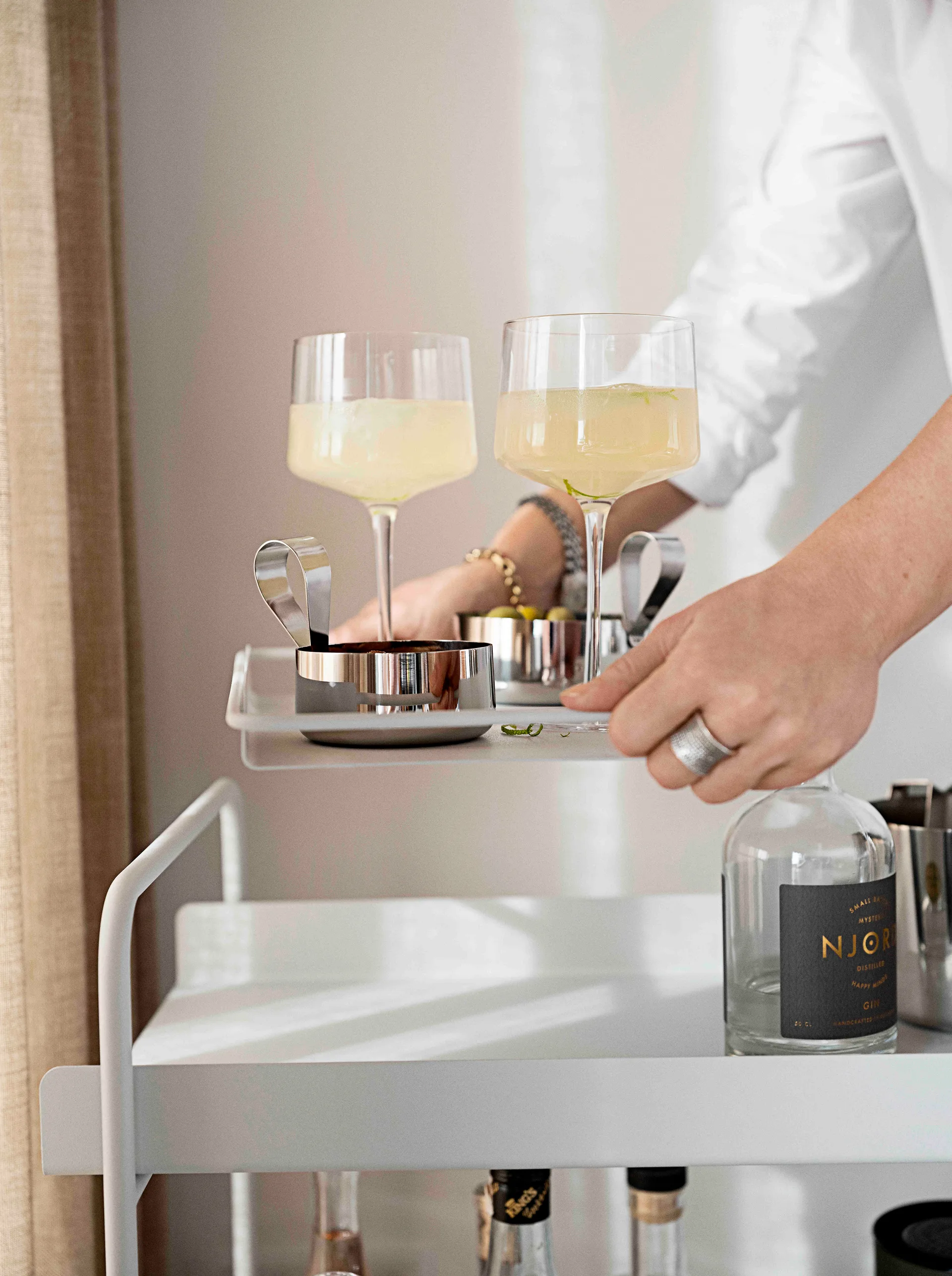 Carro con ruedas A-Cocktail, Soft grey Zone Denmark