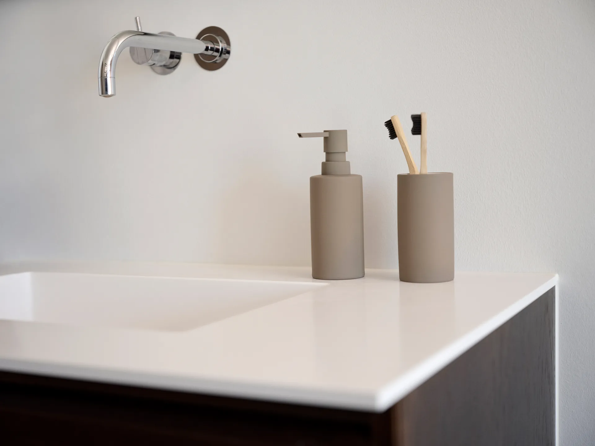 Dispensador de jabón Solo, Taupe Zone Denmark