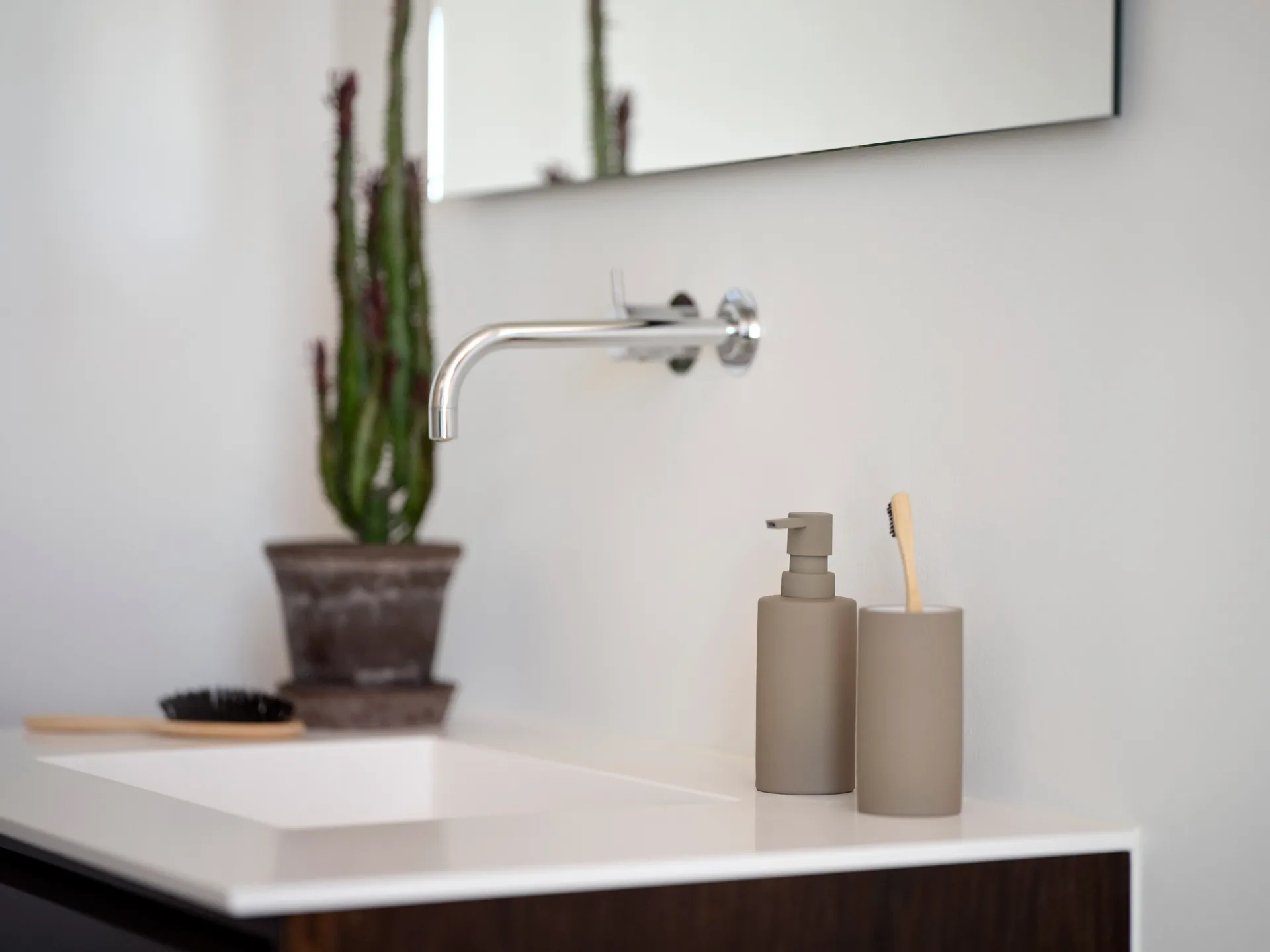 Dispensador de jabón Solo, Taupe Zone Denmark