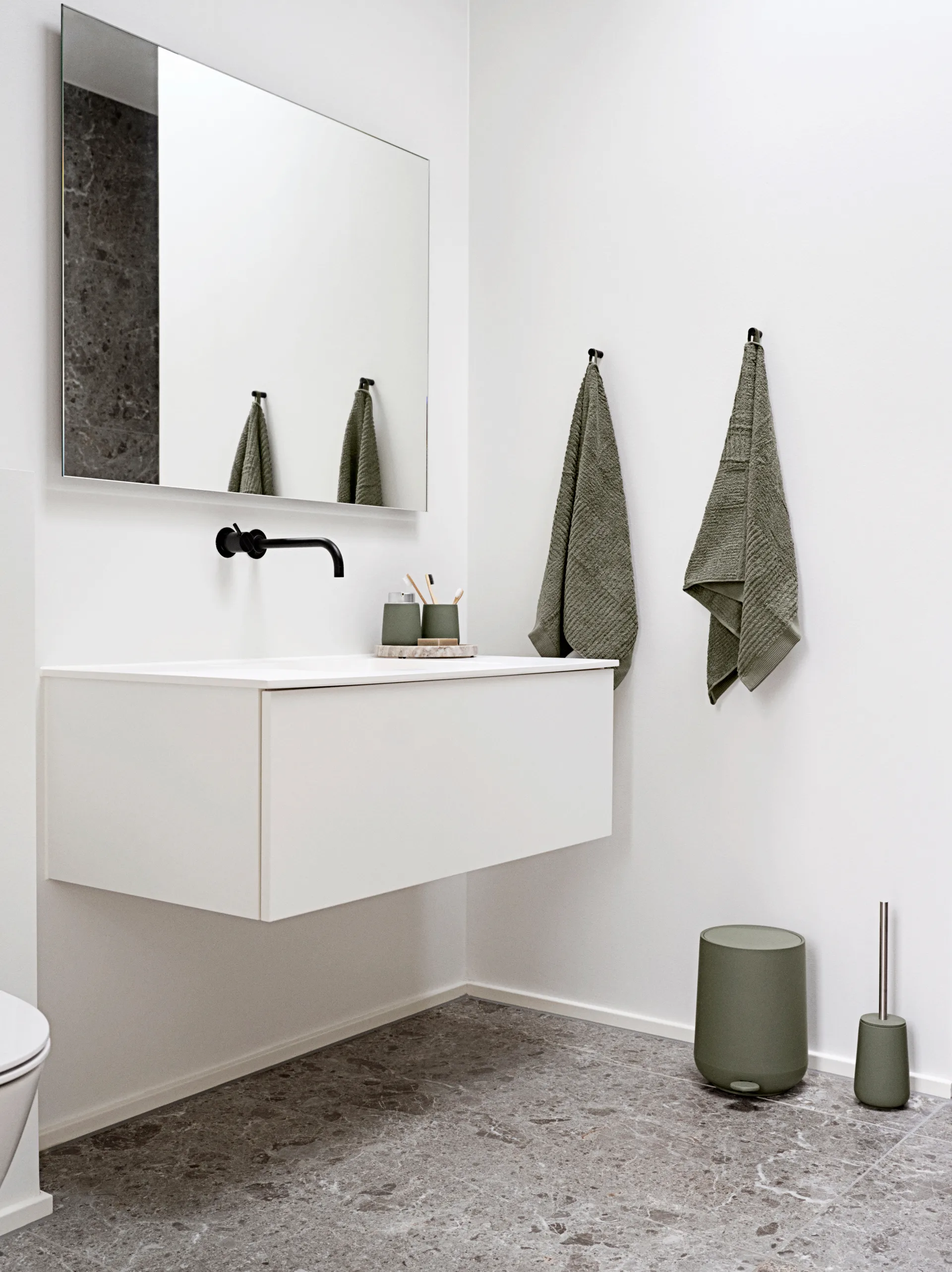 Escobilla de baño Nova, Olive green Zone Denmark