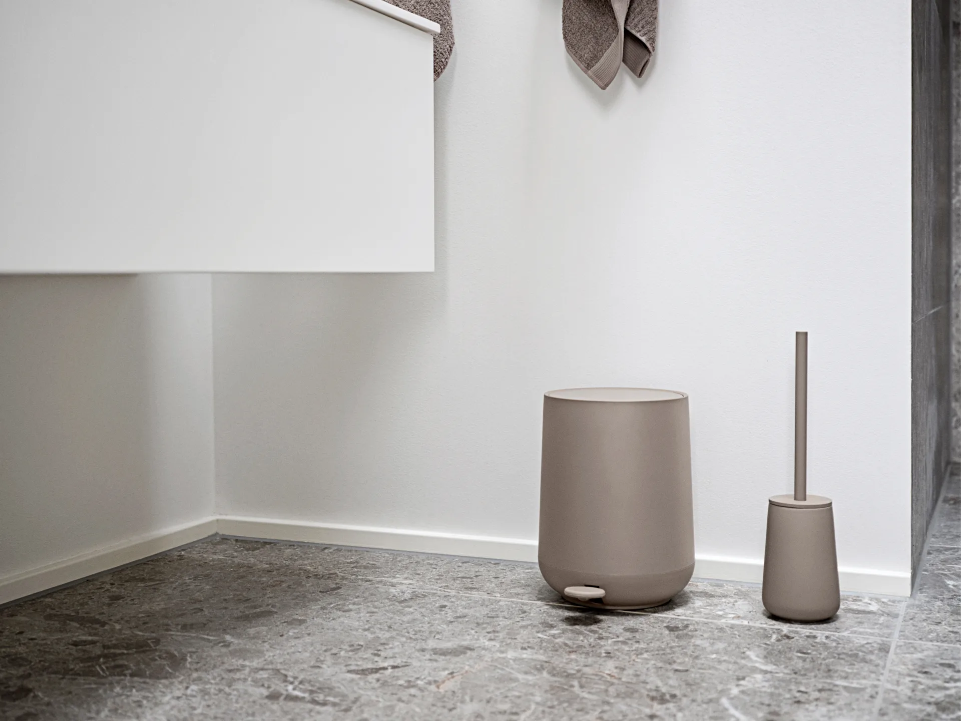Escobilla de baño Nova One, Taupe Zone Denmark