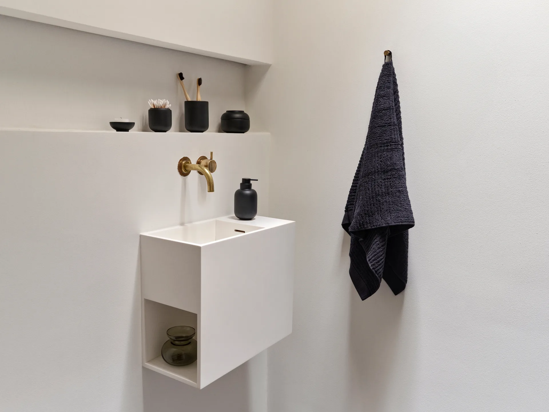 Escobilla de baño Sensu Ø11,8x41 cm, Black Zone Denmark