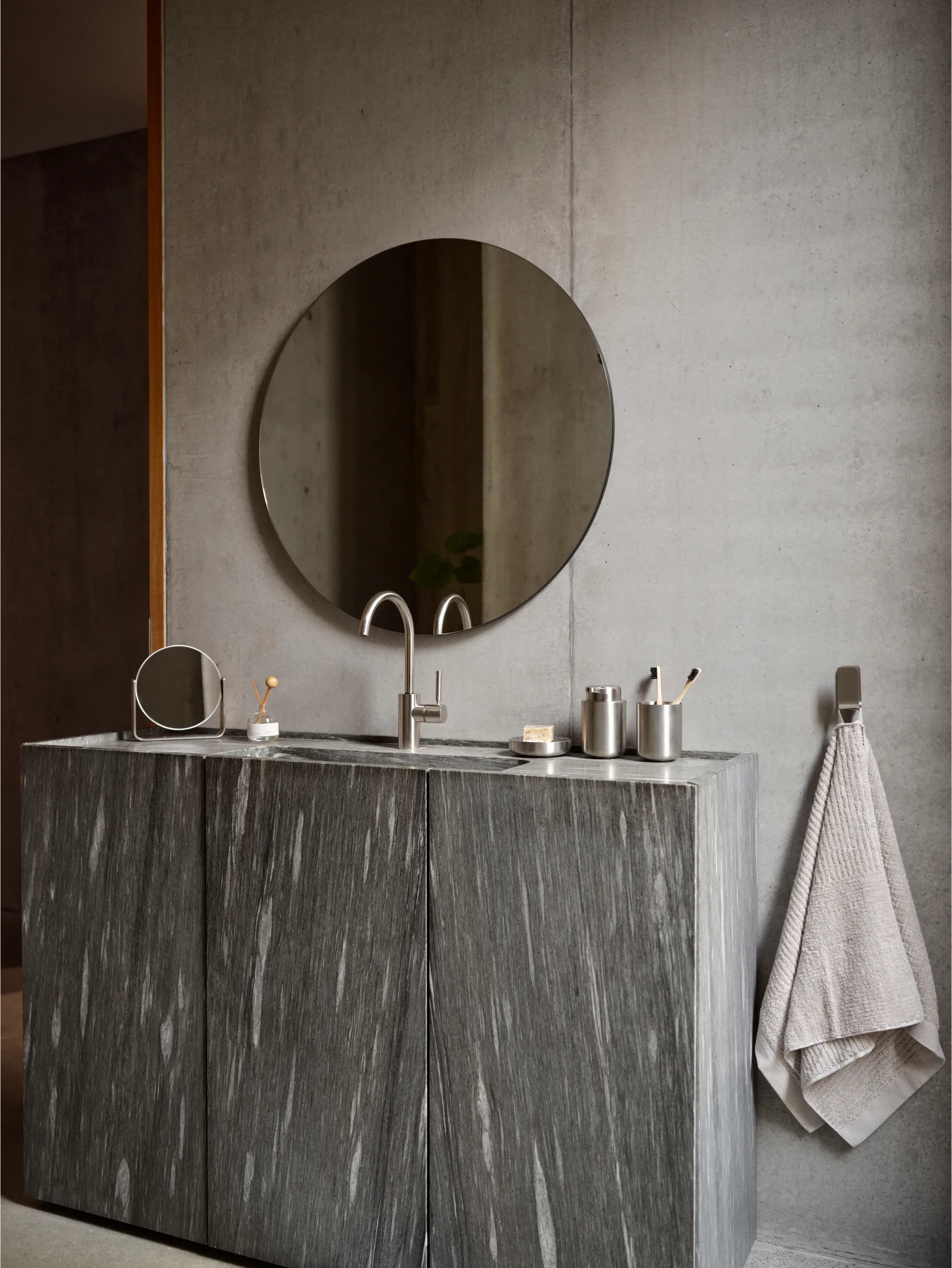 Espejo de mesa Ume con 5x aumento 19x19,5 cm, Acero Zone Denmark