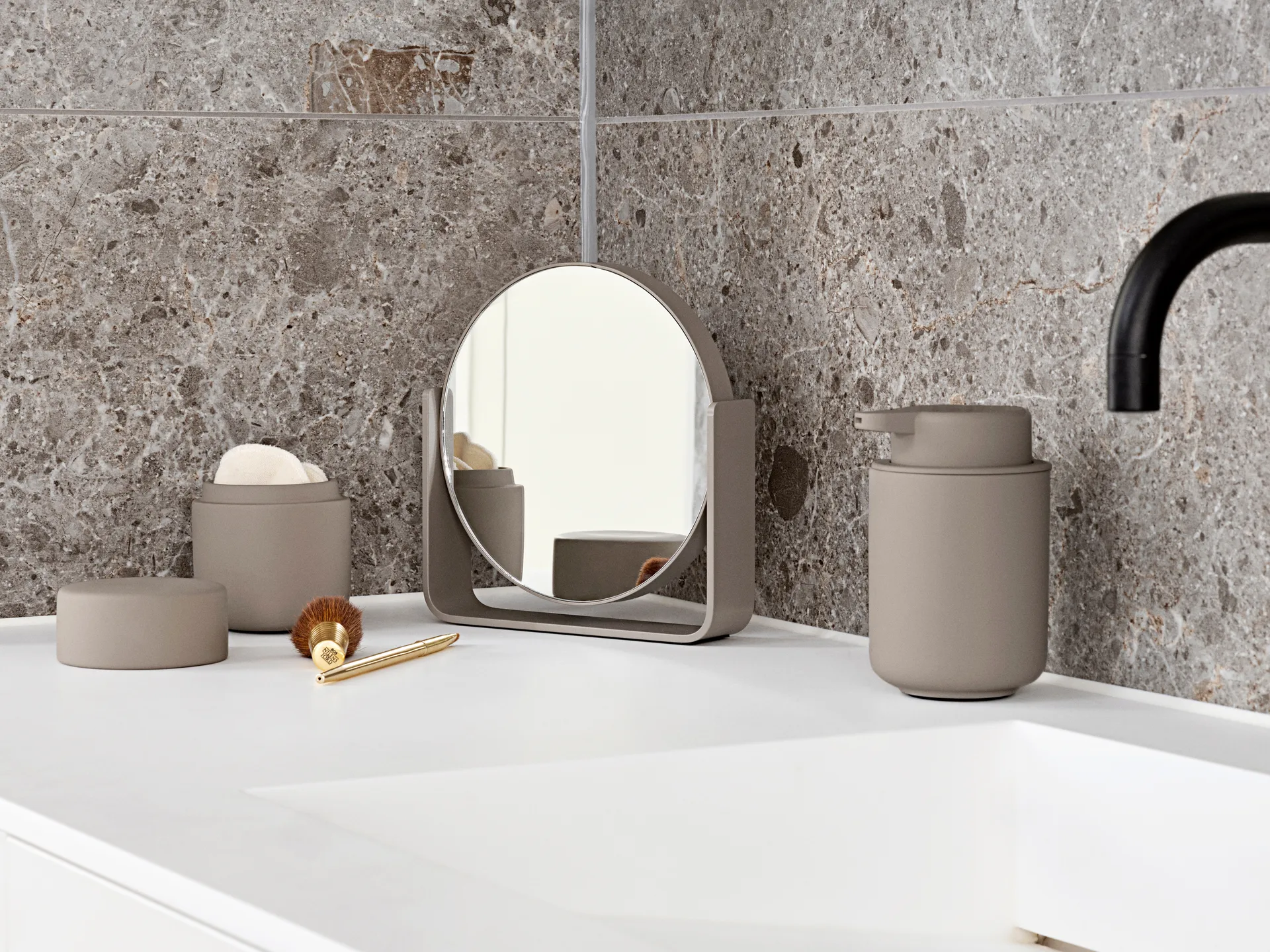 Espejo de mesa Ume con 5x aumento 19x19,5 cm, Taupe Zone Denmark