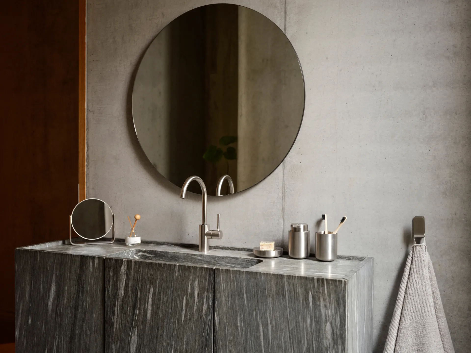 Gancho Ume, Acero Zone Denmark