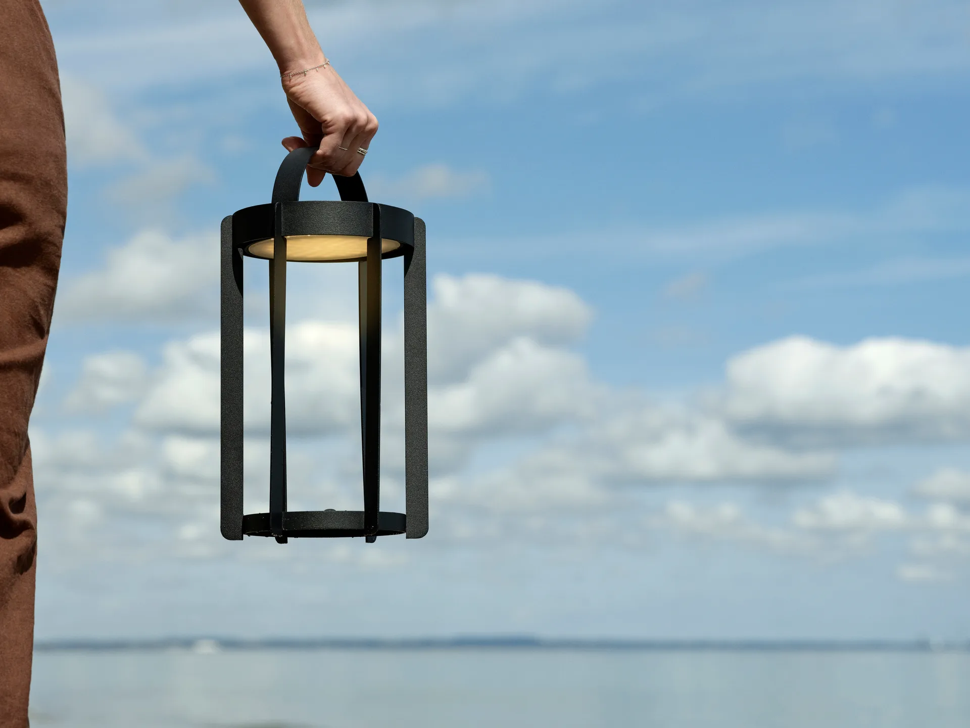 Lámpara LED Firefly Lanterna portable, Black Aluminium Zone Denmark