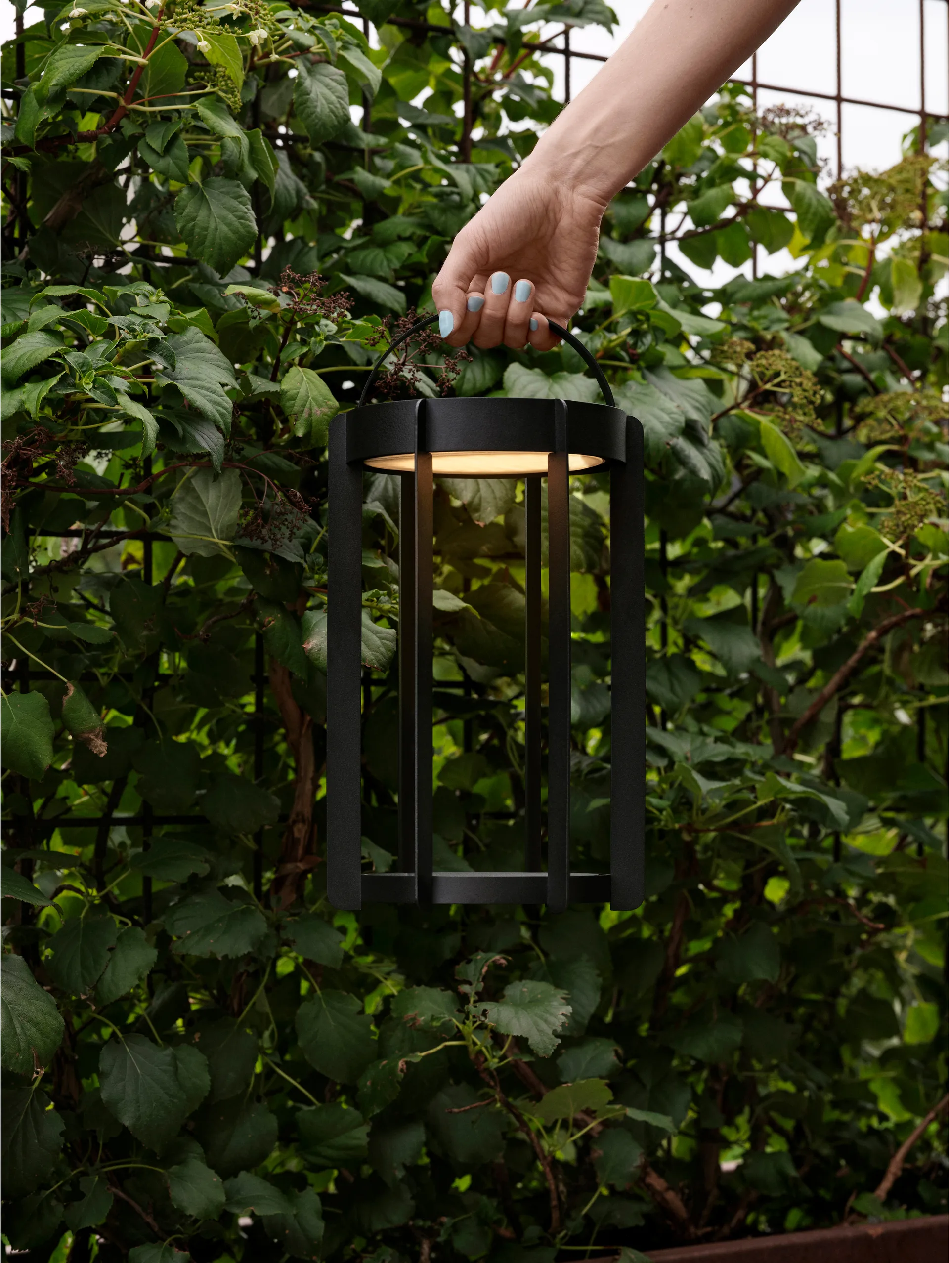 Lámpara LED Firefly Lanterna portable, Black Aluminium Zone Denmark