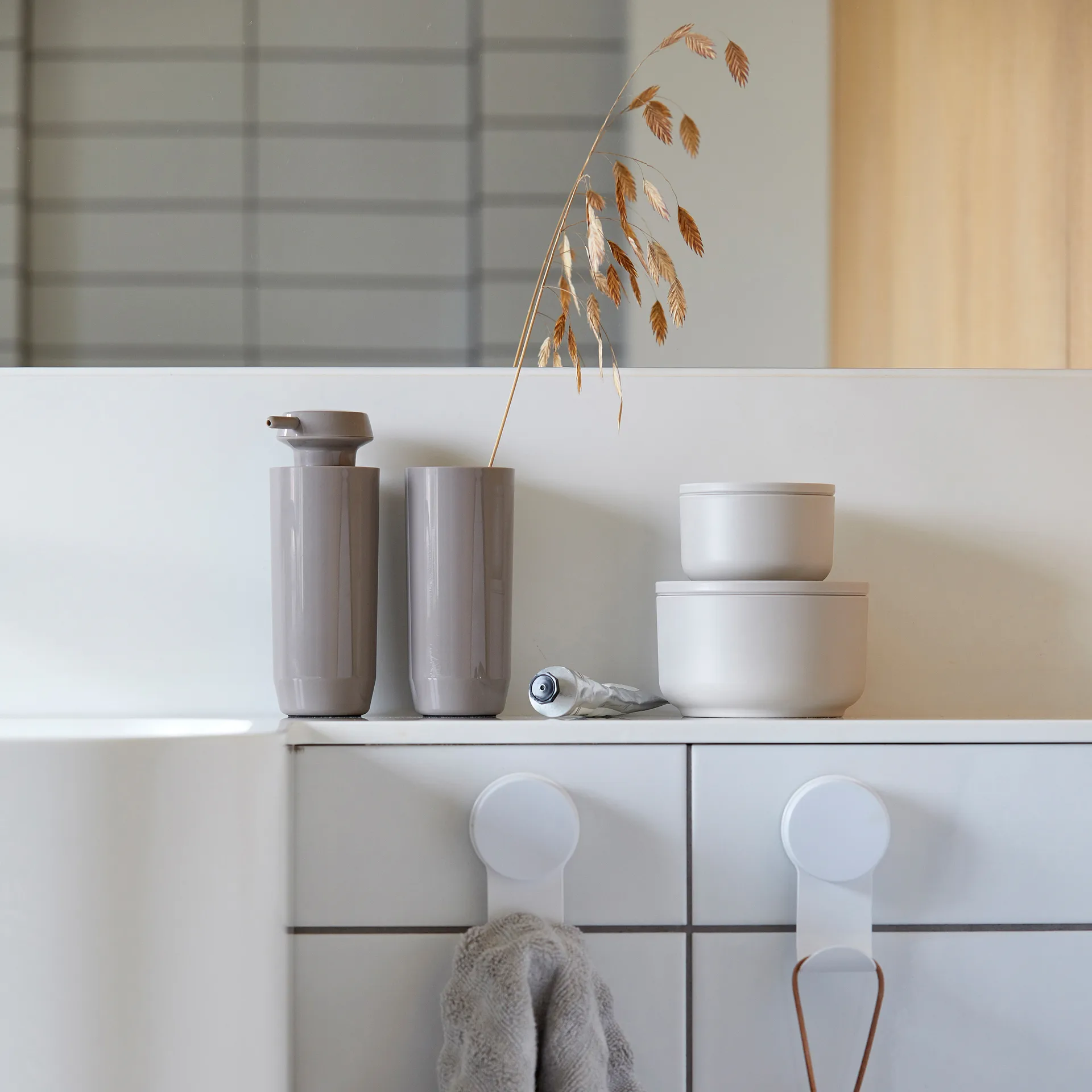 Portacepillos de dientes Zone Suii 14 cm, Taupe Zone Denmark