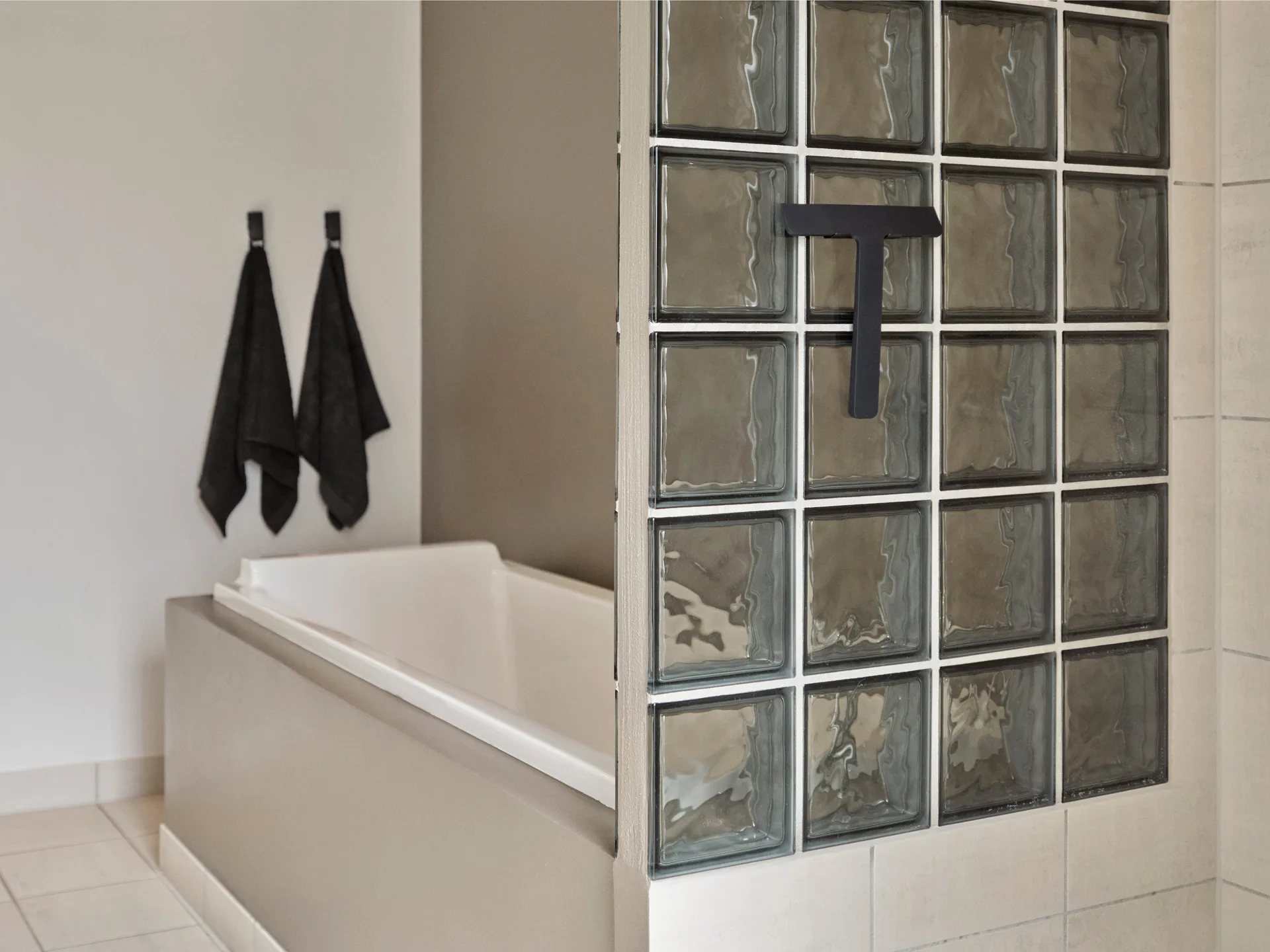 Rasqueta para mamparas con soporte Ume, Black Zone Denmark