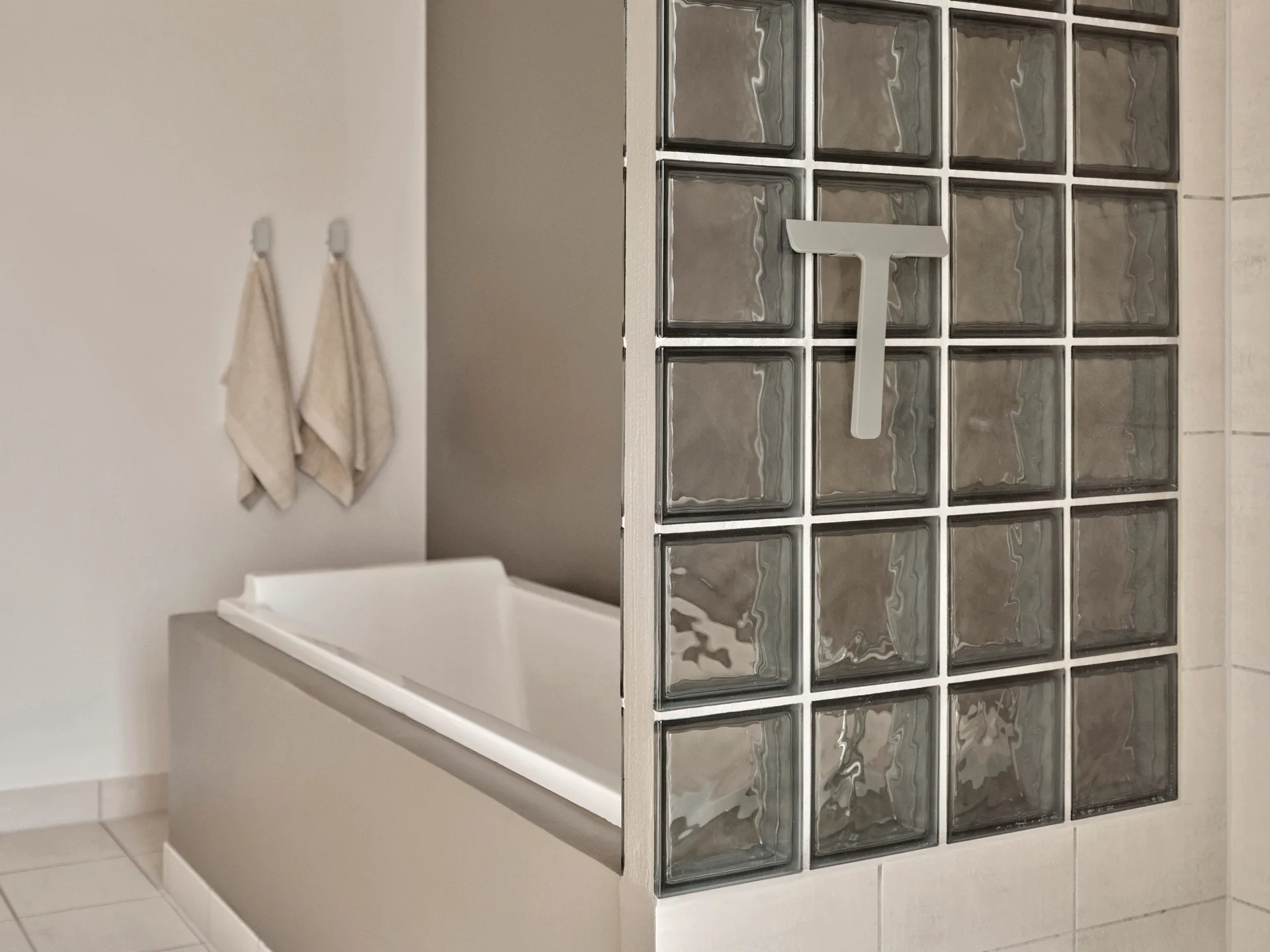 Rasqueta para mamparas con soporte Ume, Eucalyptus Zone Denmark