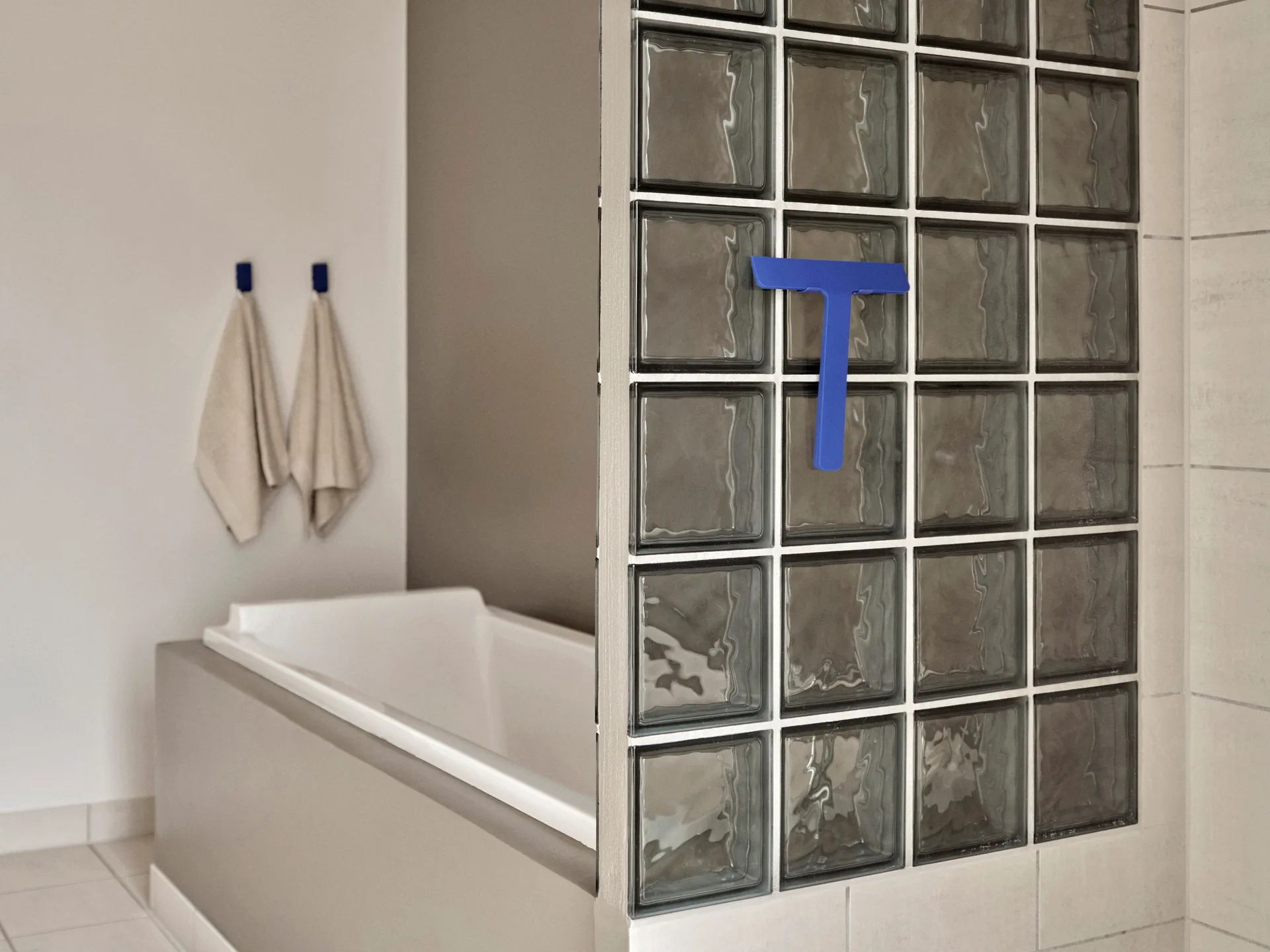 Rasqueta para mamparas con soporte Ume, Indigo Blue Zone Denmark