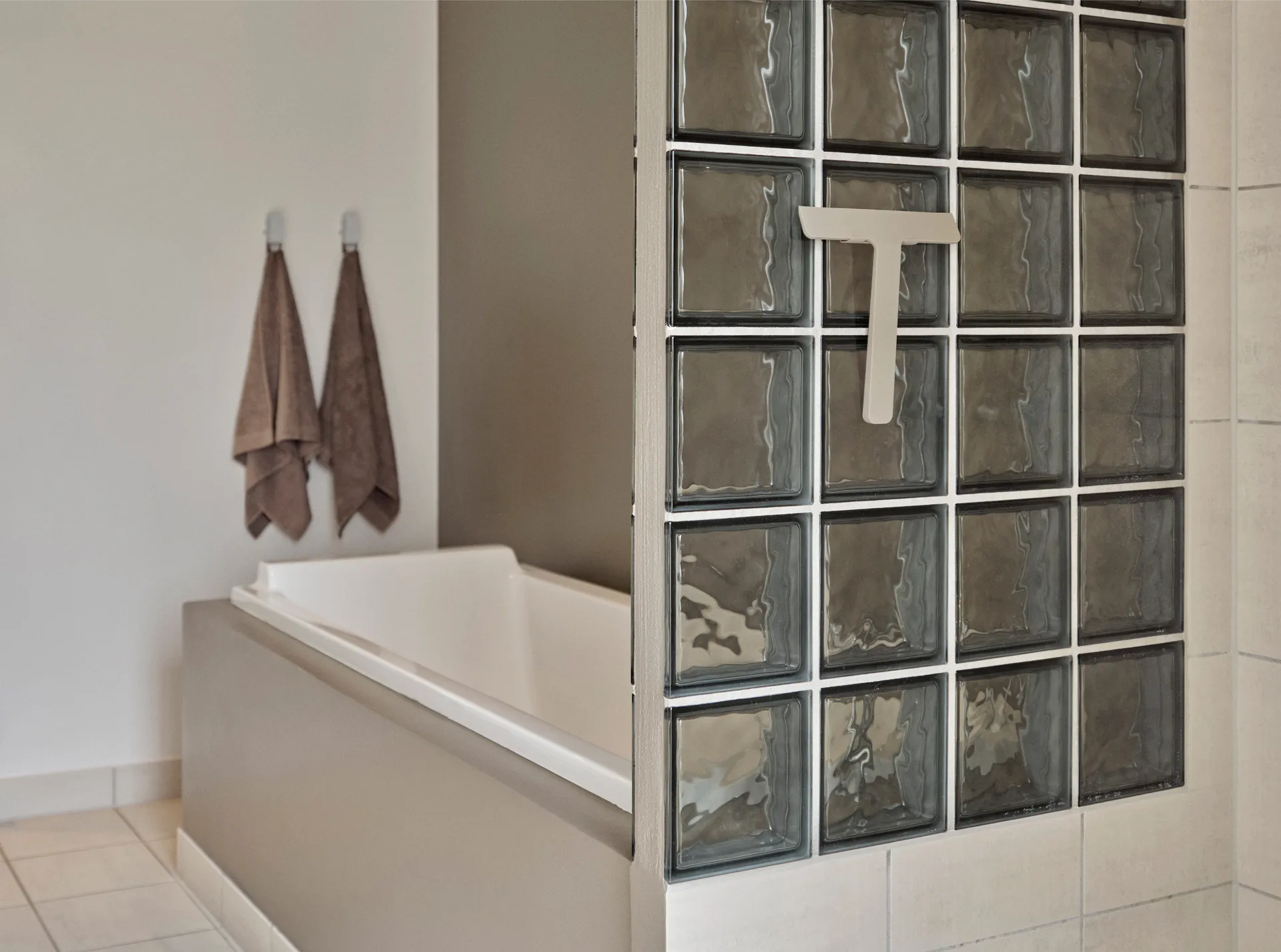 Rasqueta para mamparas con soporte Ume, Taupe Zone Denmark