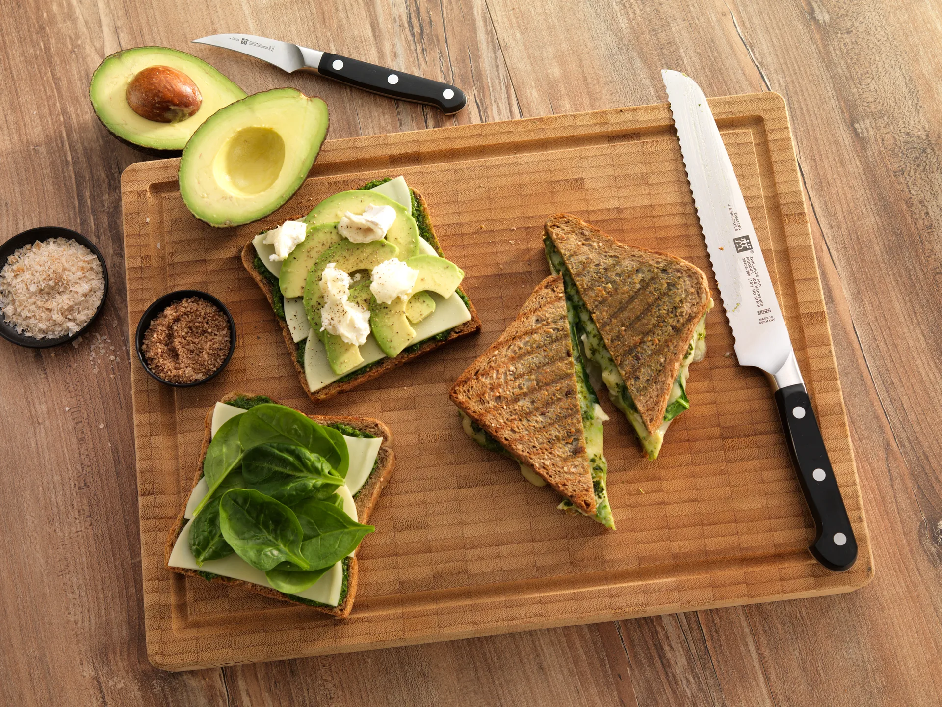 Cuchillo dentado universal Zwilling Pro 13 cm, Negro-acero inoxidable Zwilling