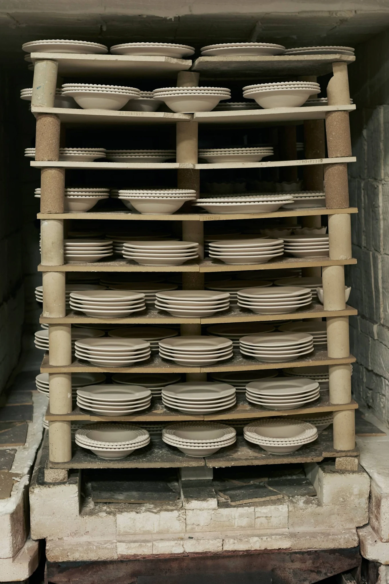 Por último, la cerámica se cuece al horno durante 12 horas.