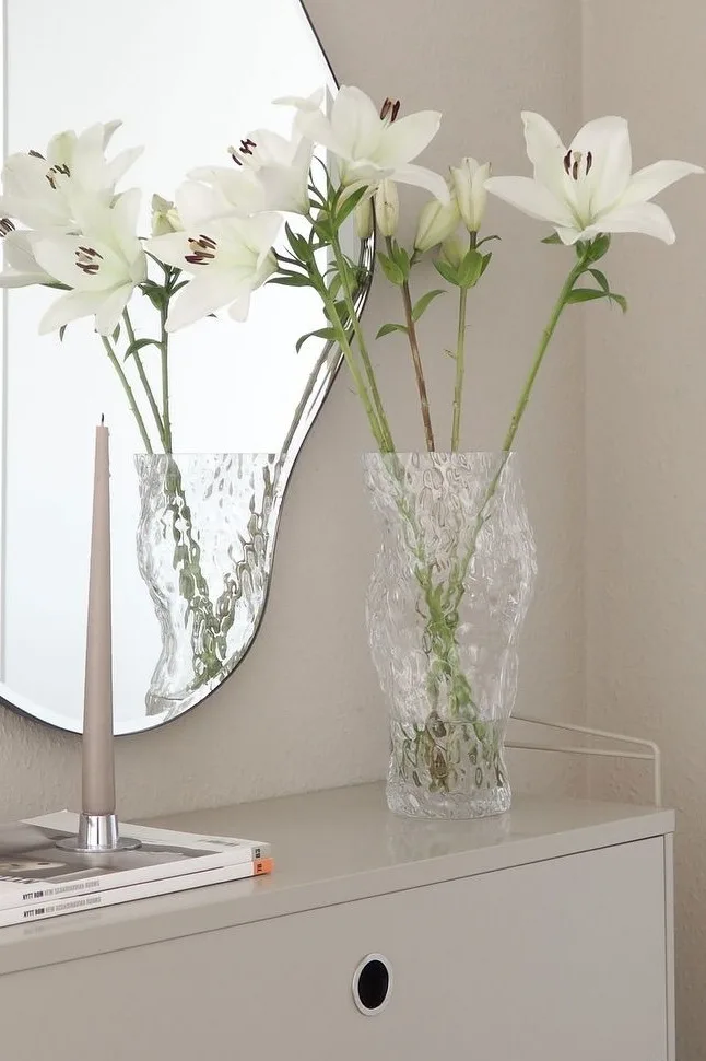 El jarrón Drift de Cooee Design es perfecto para flores secas o frescas. 