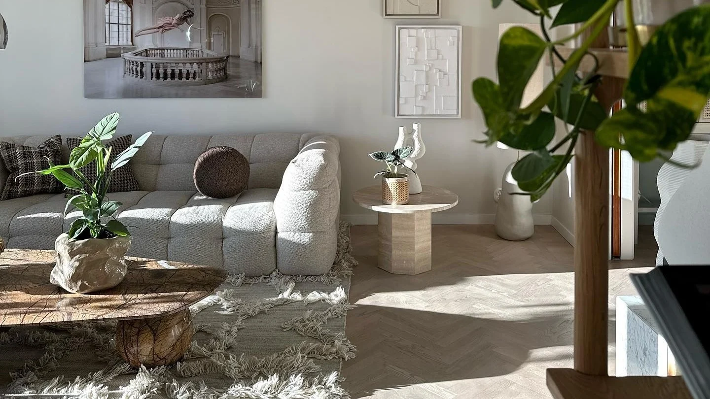 Crea un acogedor salón hygge y disfruta del fika con amigos en un ambiente acogedor y agradable.