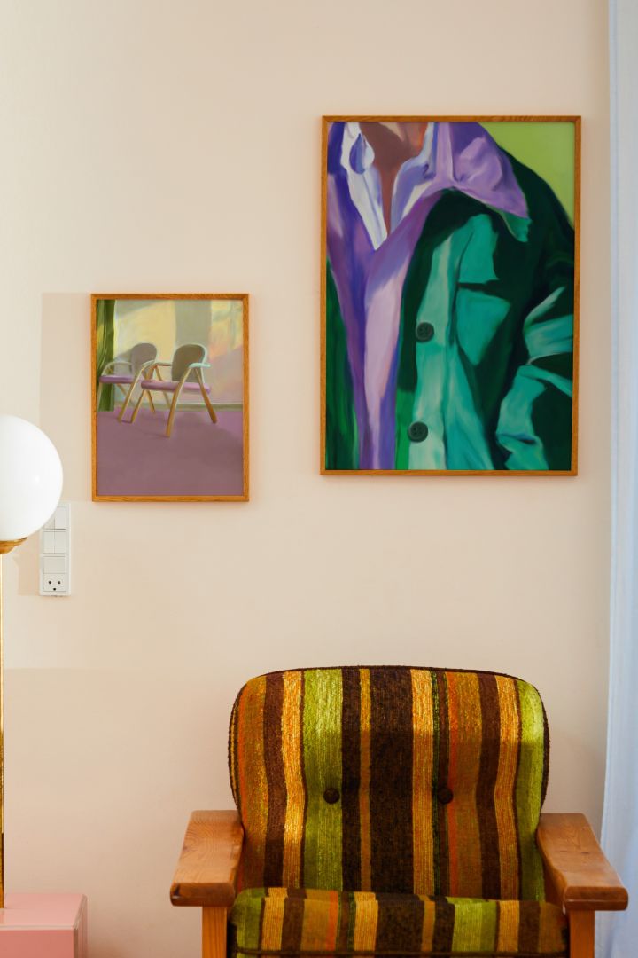 Ilumina tu hogar con pósters de Paper Collective con motivos retro en tonos coloridos de morado y verde.