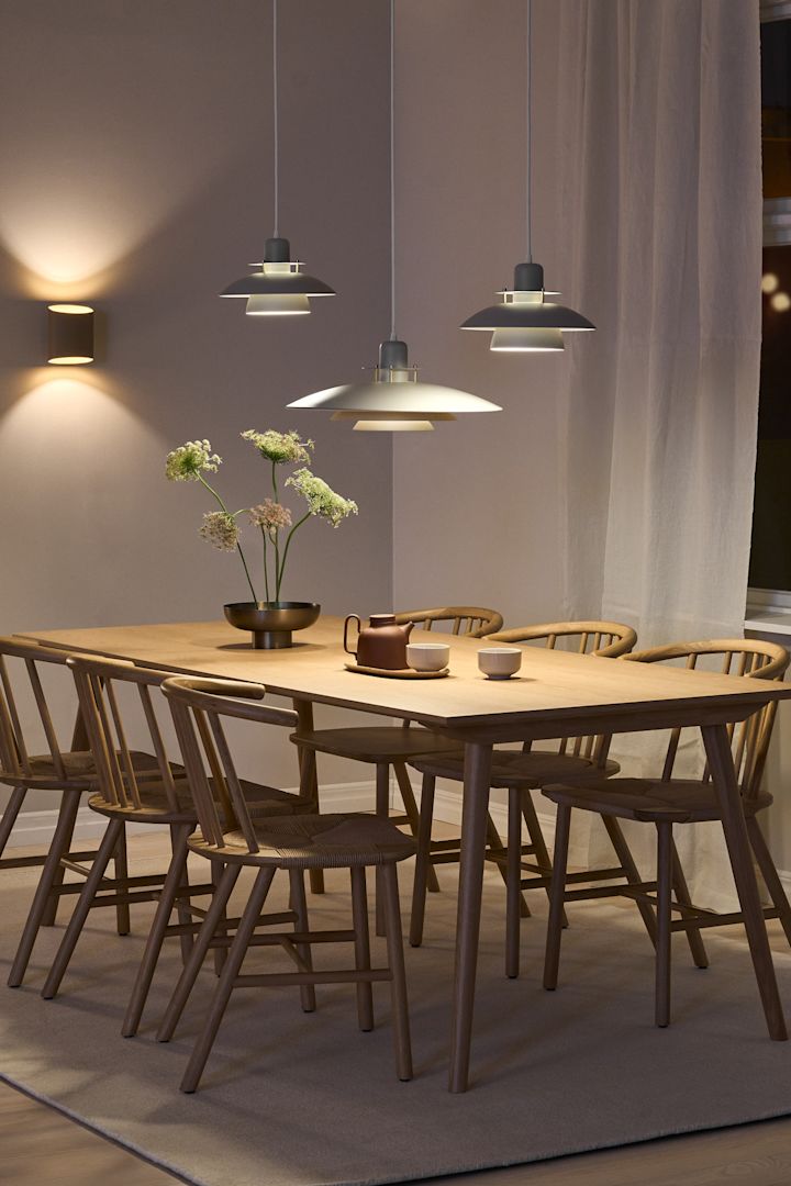 Ilumine su comedor con diferentes ideas de lámparas de comedor, como la lámpara de techo Picasso y la lámpara de pared Sinne.