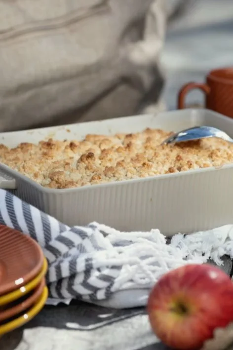En nuestra lista de tareas de otoño, te damos numerosos consejos sobre qué hacer este otoño con un toque escandinavo, como hornear un delicioso pastel de manzana.