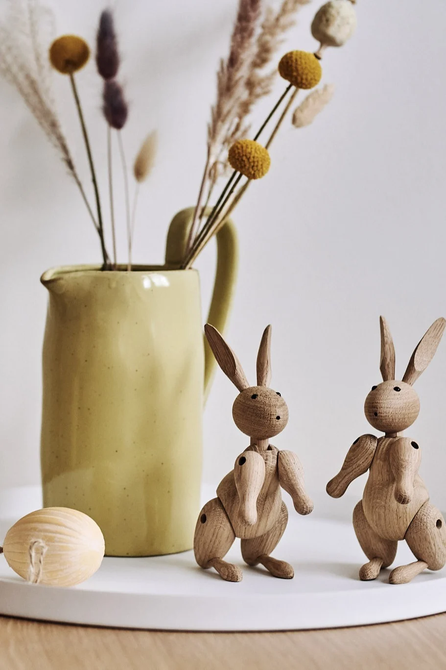 Elegante decoración de Pascua: la figurita de madera de conejo de Kay Bojesen es un gran consejo de decoración.
