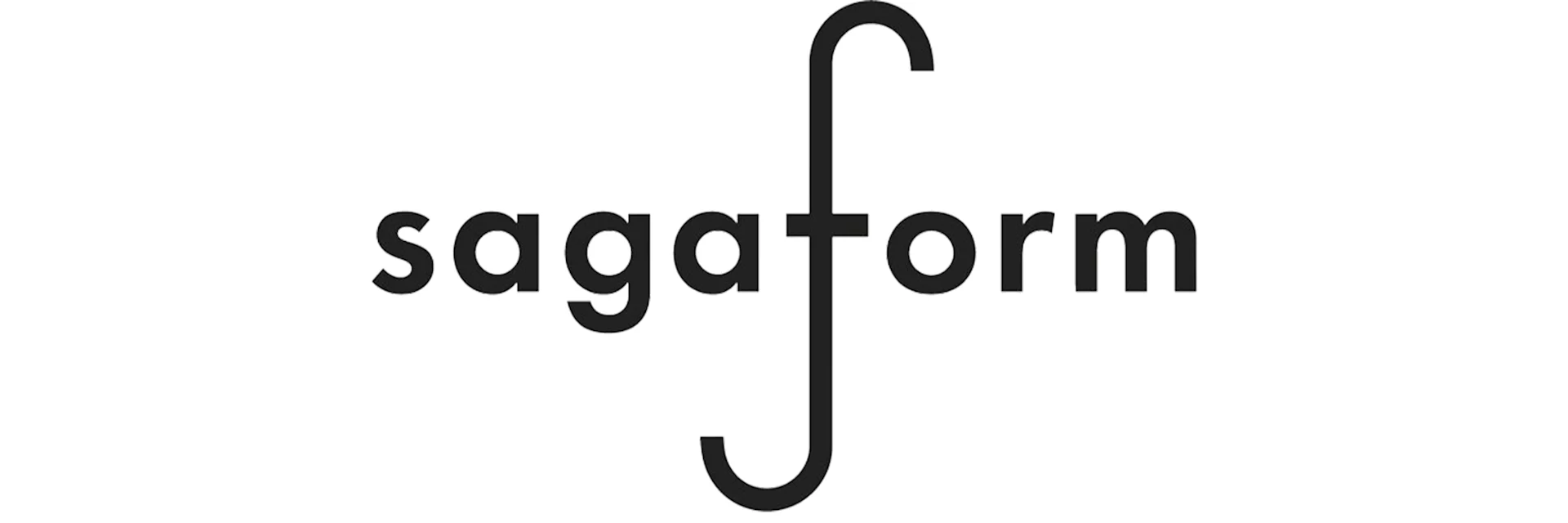 La palabra sagaform en letras minúsculas negras, con una 'f' estilizada que se extiende por encima y por debajo de la línea base.