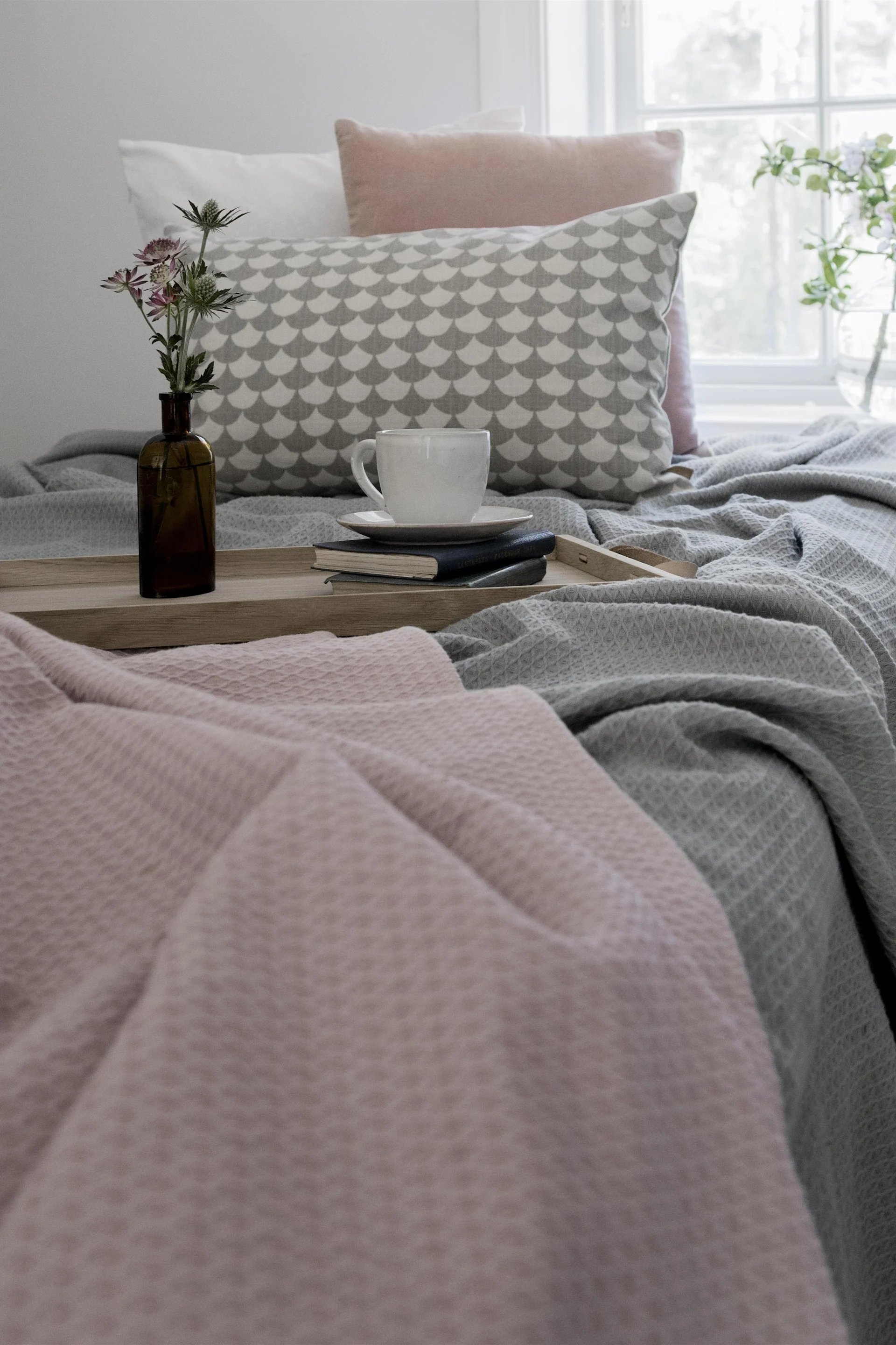 Una idea para empezar el día de San Valentín de forma relajada: desayunar o tomar un café en la cama.