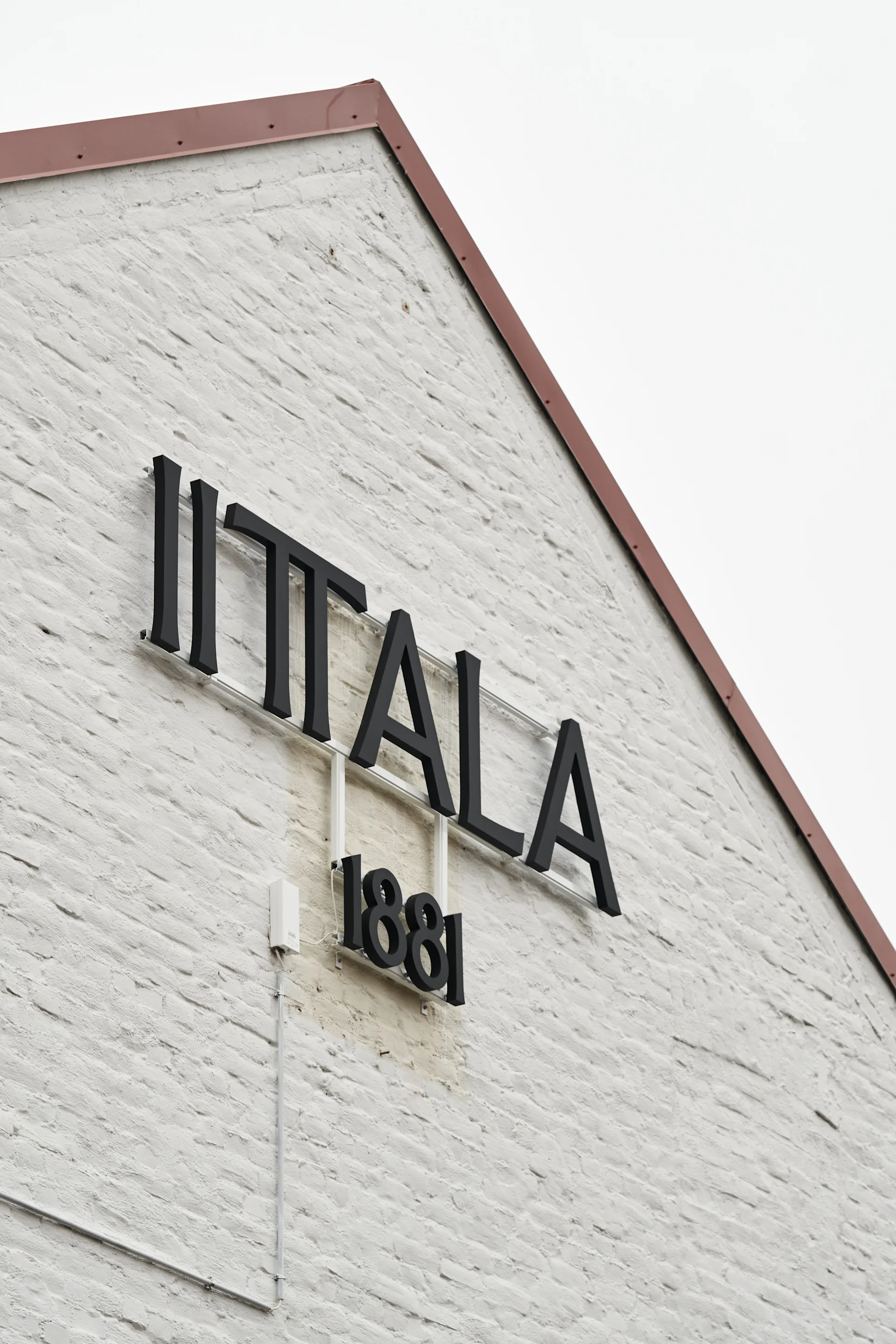 El exterior de la fábrica de vidrio Iittala en Finlandia.