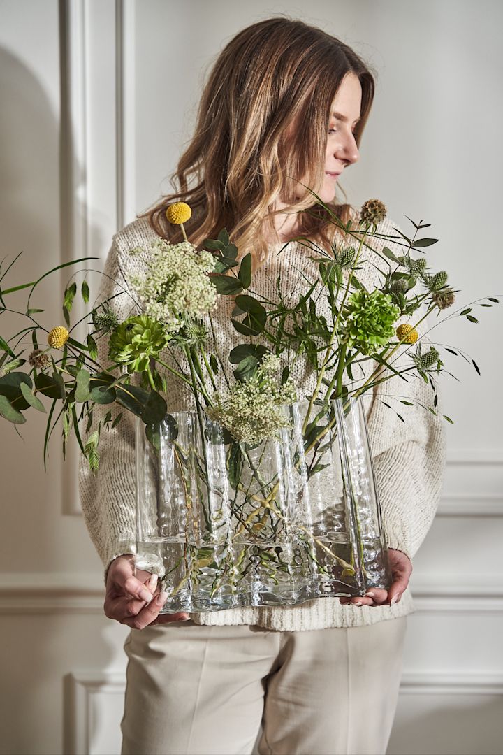 El jarrón Gry de Cooee Design es un regalo de boda perfecto para una pareja moderna y se adapta a cualquier tipo de ramo.