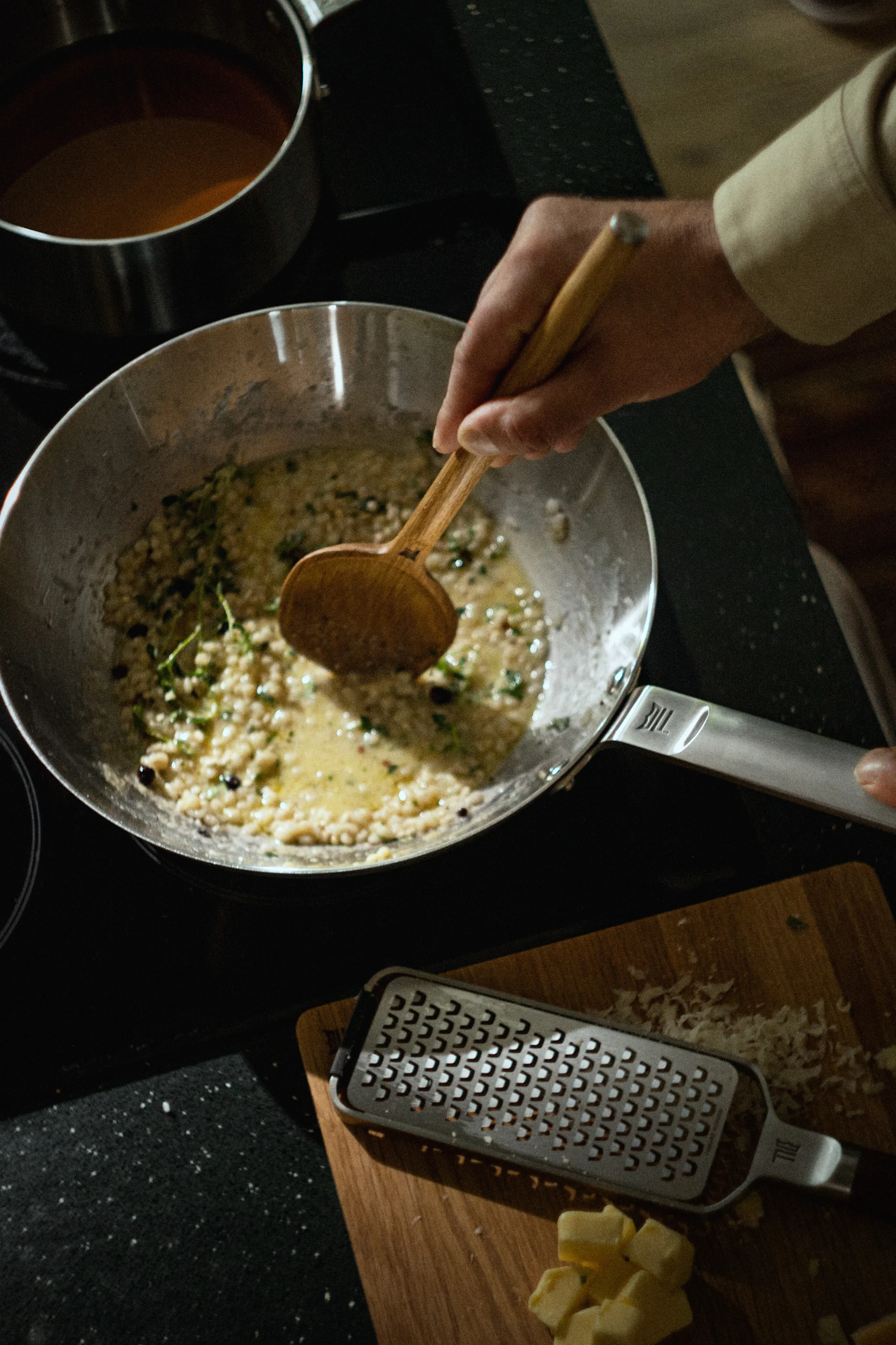 Aquí puedes ver un risotto preparado en el Wok All Steel de Fiskars.