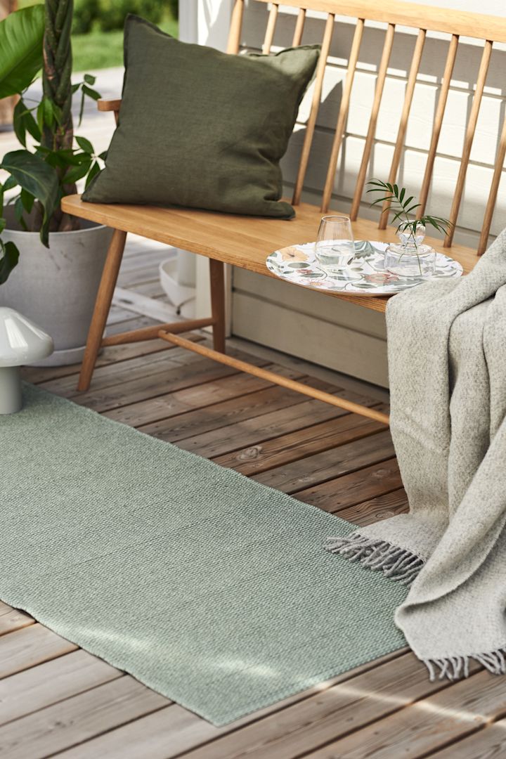 Alfombra de exterior: la alfombra de plástico verde Mellow es ideal para su balcón o patio, ya que está disponible en distintos tamaños.