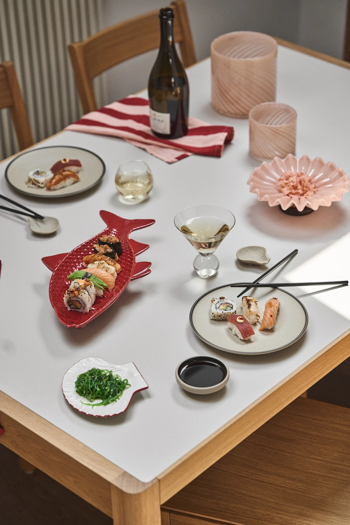 Regalo para el Día de San Valentín: organiza una velada de sushi y sírvela con estilo en la vajilla de Byon.