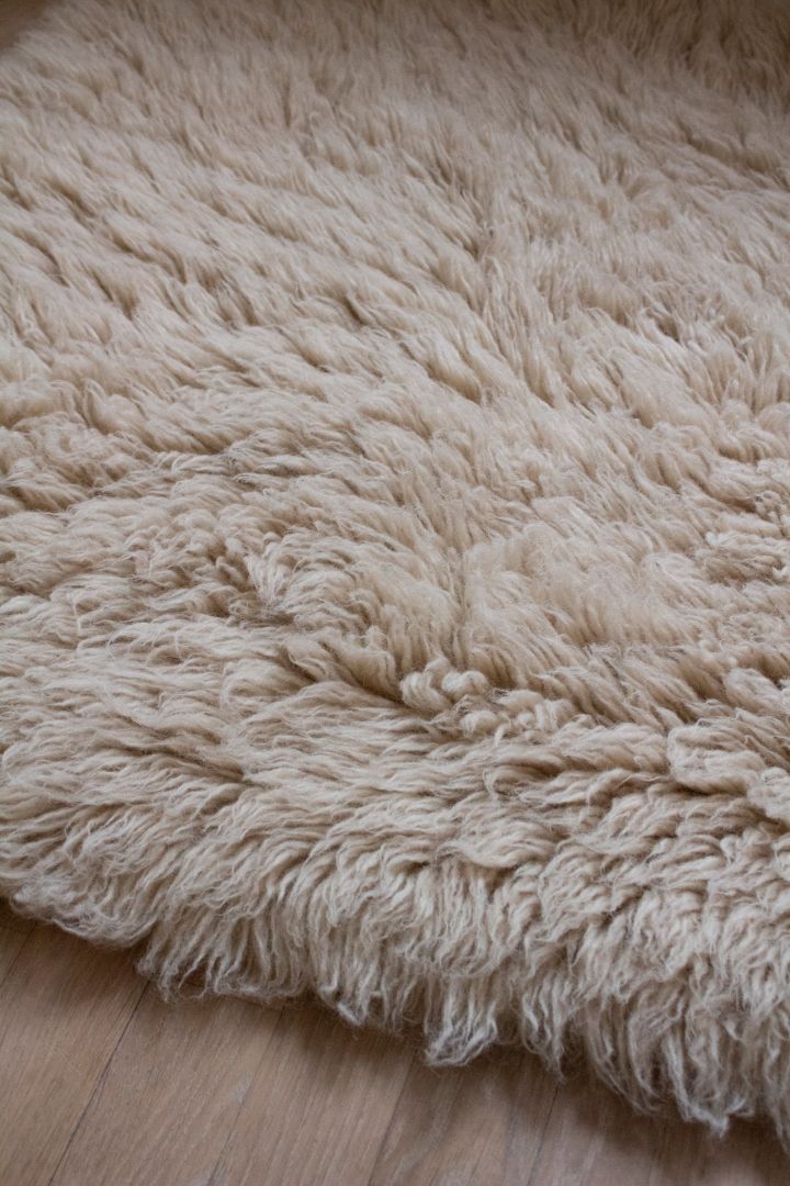 La alfombra Shaggy de Layered de nuestra guía para elegir la alfombra adecuada proporciona la sensación acogedora perfecta en el salón. 
