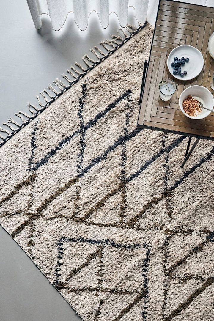 La alfombra Indi de Bloomingville es perfecta como decoración boho gracias a su estampado.