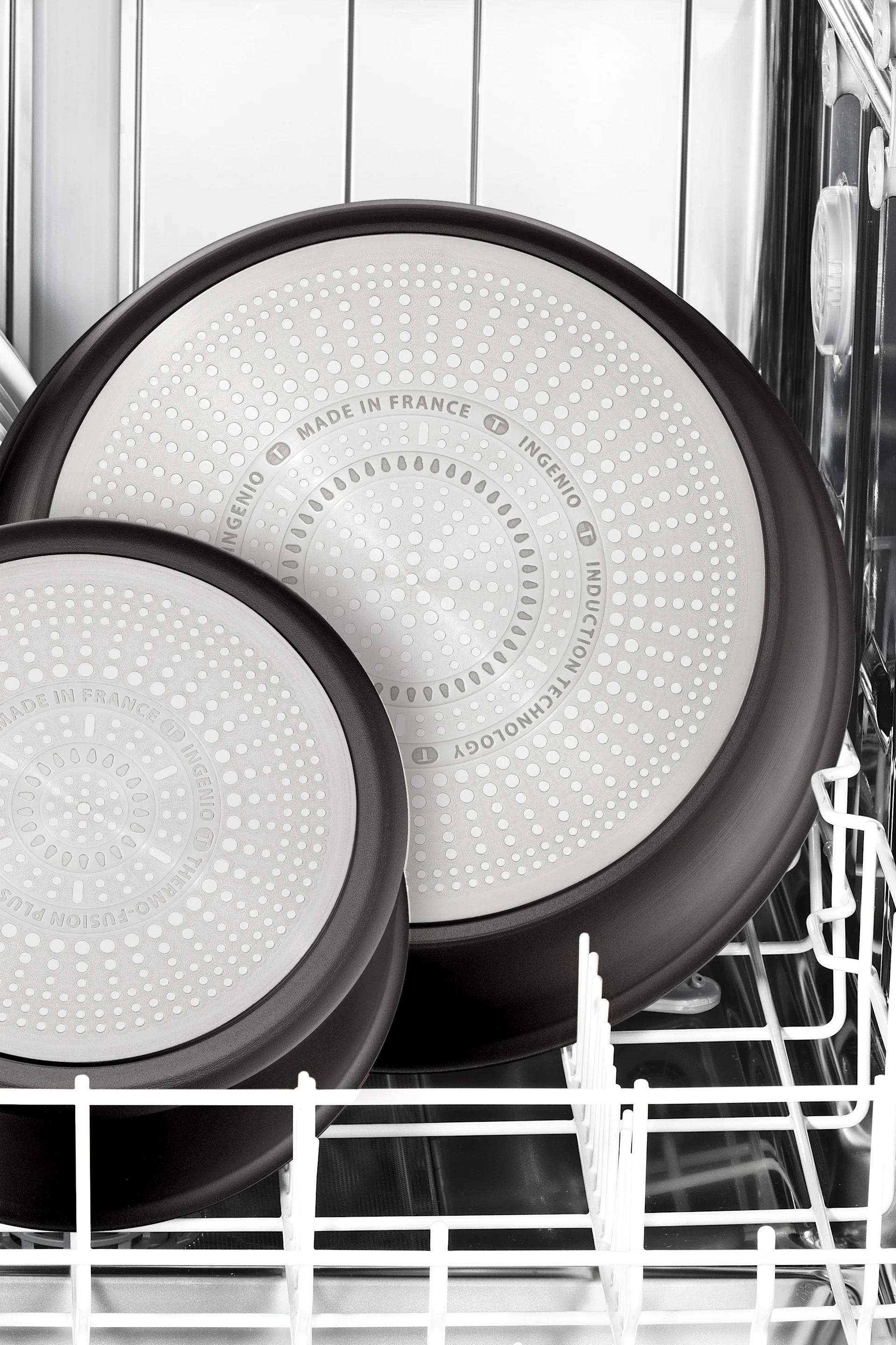 El set de sartenes y ollas Ingenio Unlimited de Tefal está en el lavavajillas.